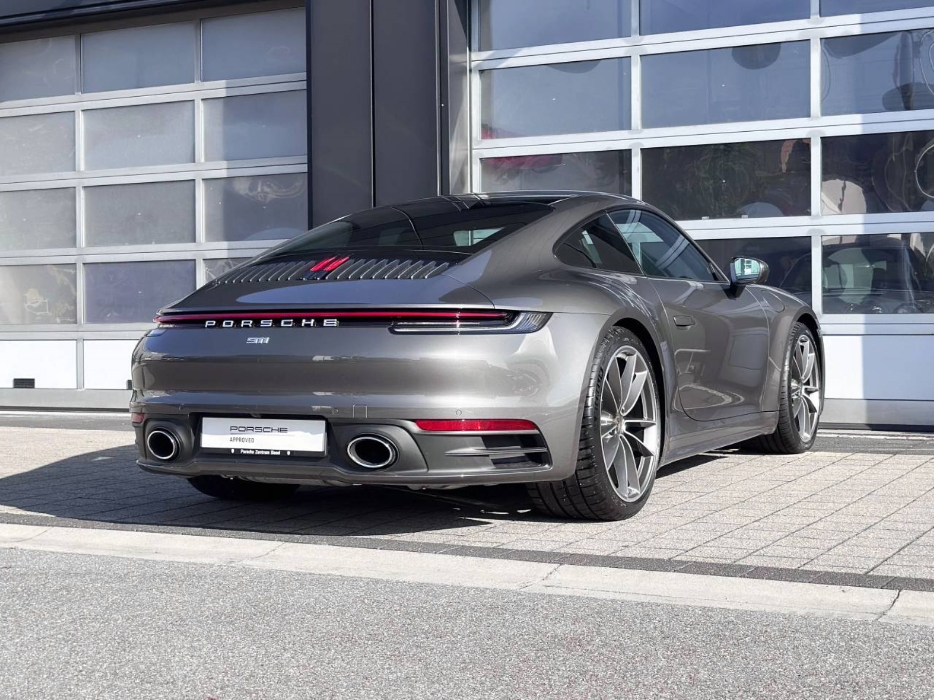 PORSCHE 911 Carrera 4S-image-9