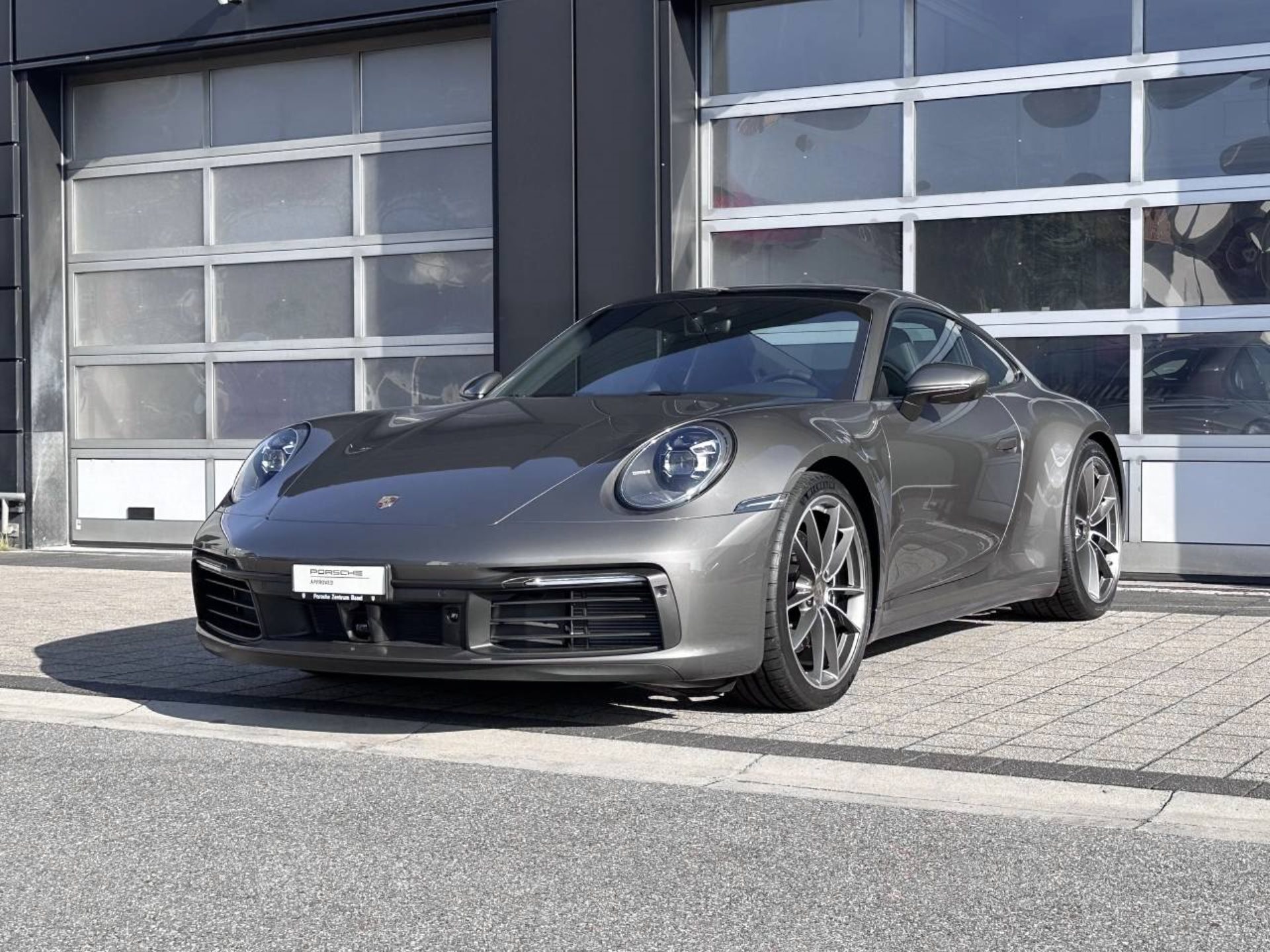 PORSCHE 911 Carrera 4S-image-8
