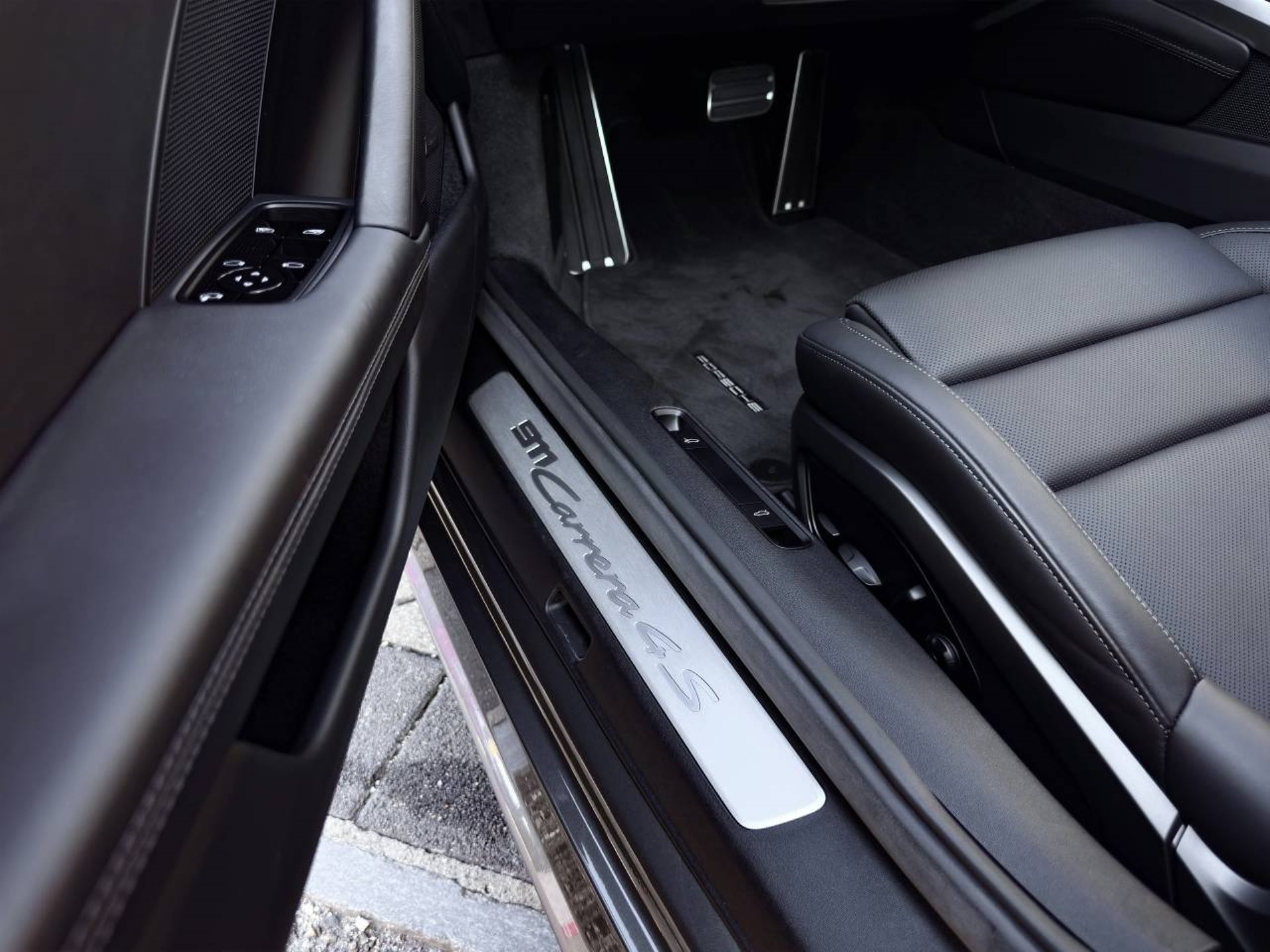 PORSCHE 911 Carrera 4S-image-31