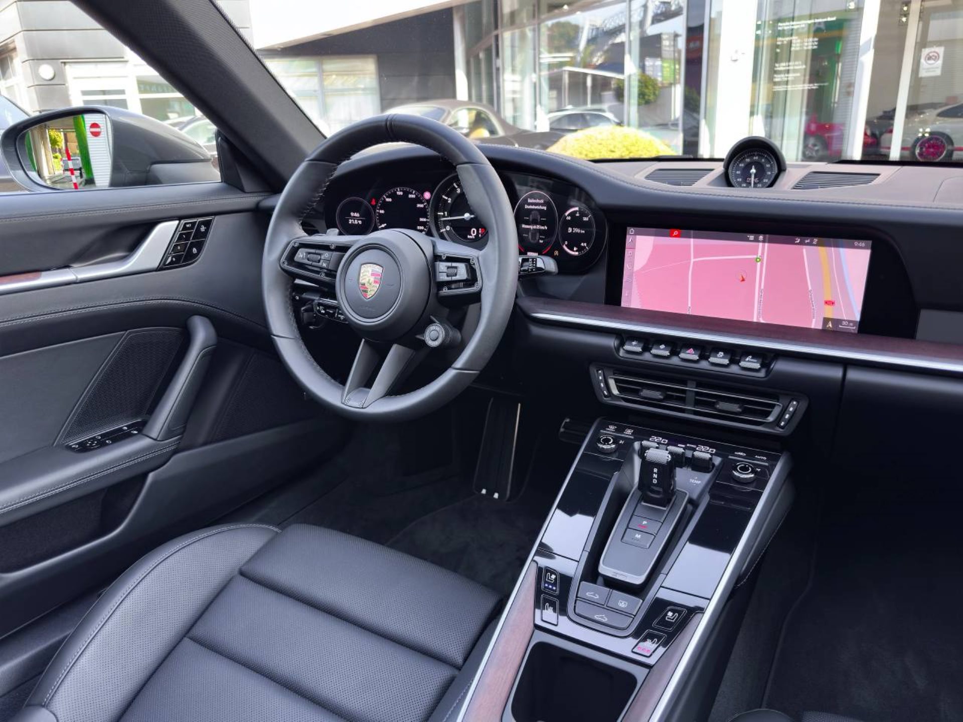 PORSCHE 911 Carrera 4S-image-18