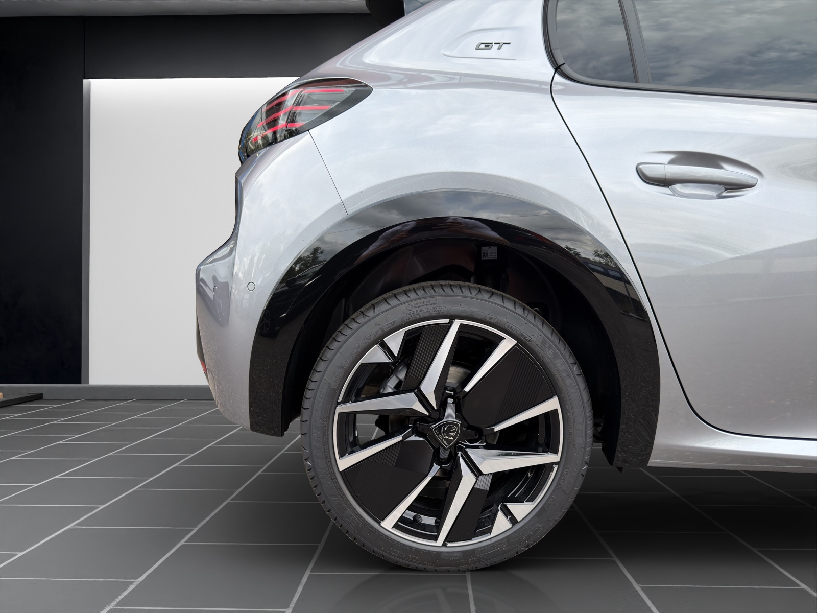 PEUGEOT 208 NEW 1.2 MHEV 145 GT Exclusive-image-9