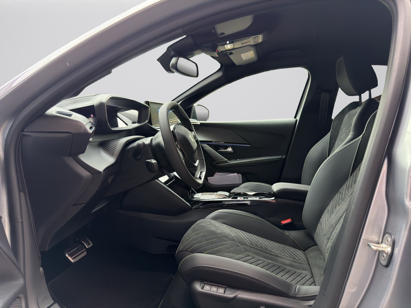 PEUGEOT 208 NEW 1.2 MHEV 145 GT Exclusive-image-4