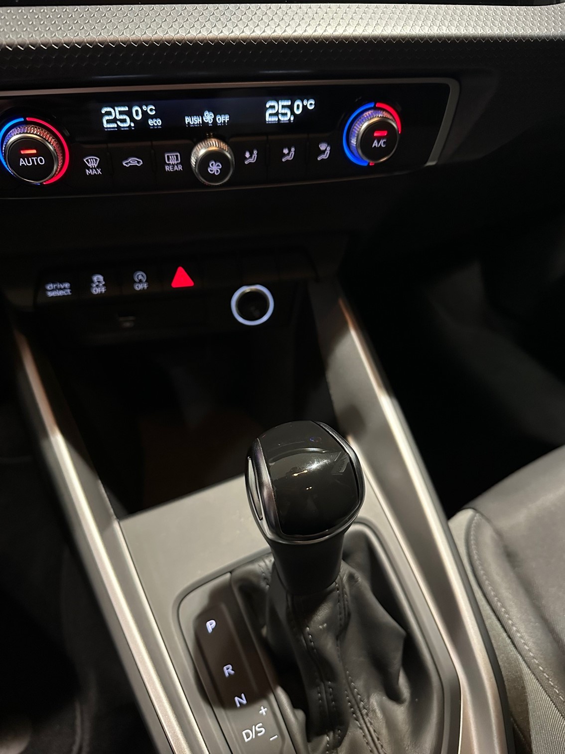 AUDI A1 Sportback 40 TFSI S Line S-tronic-image-5