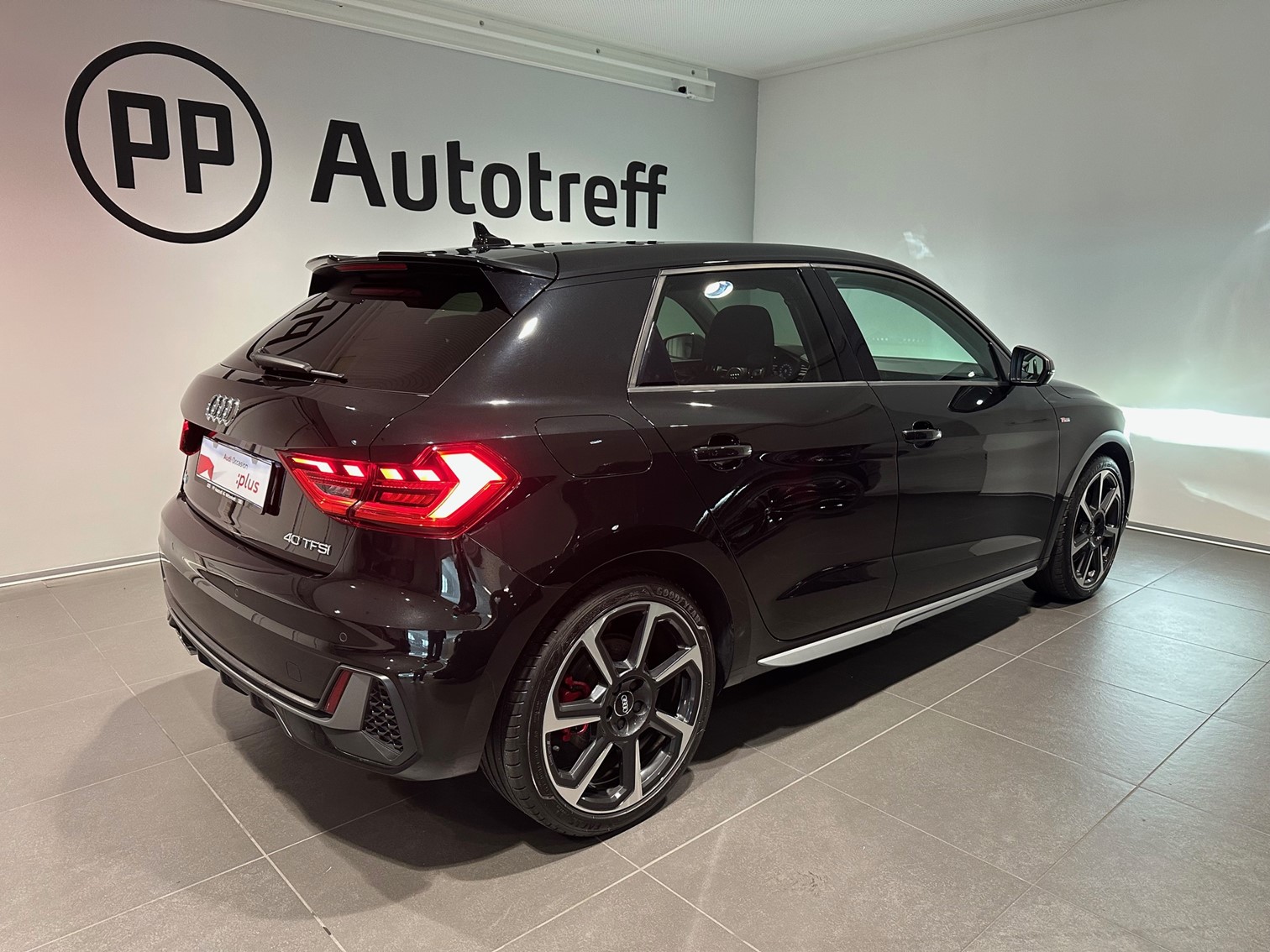 AUDI A1 Sportback 40 TFSI S Line S-tronic-image-12