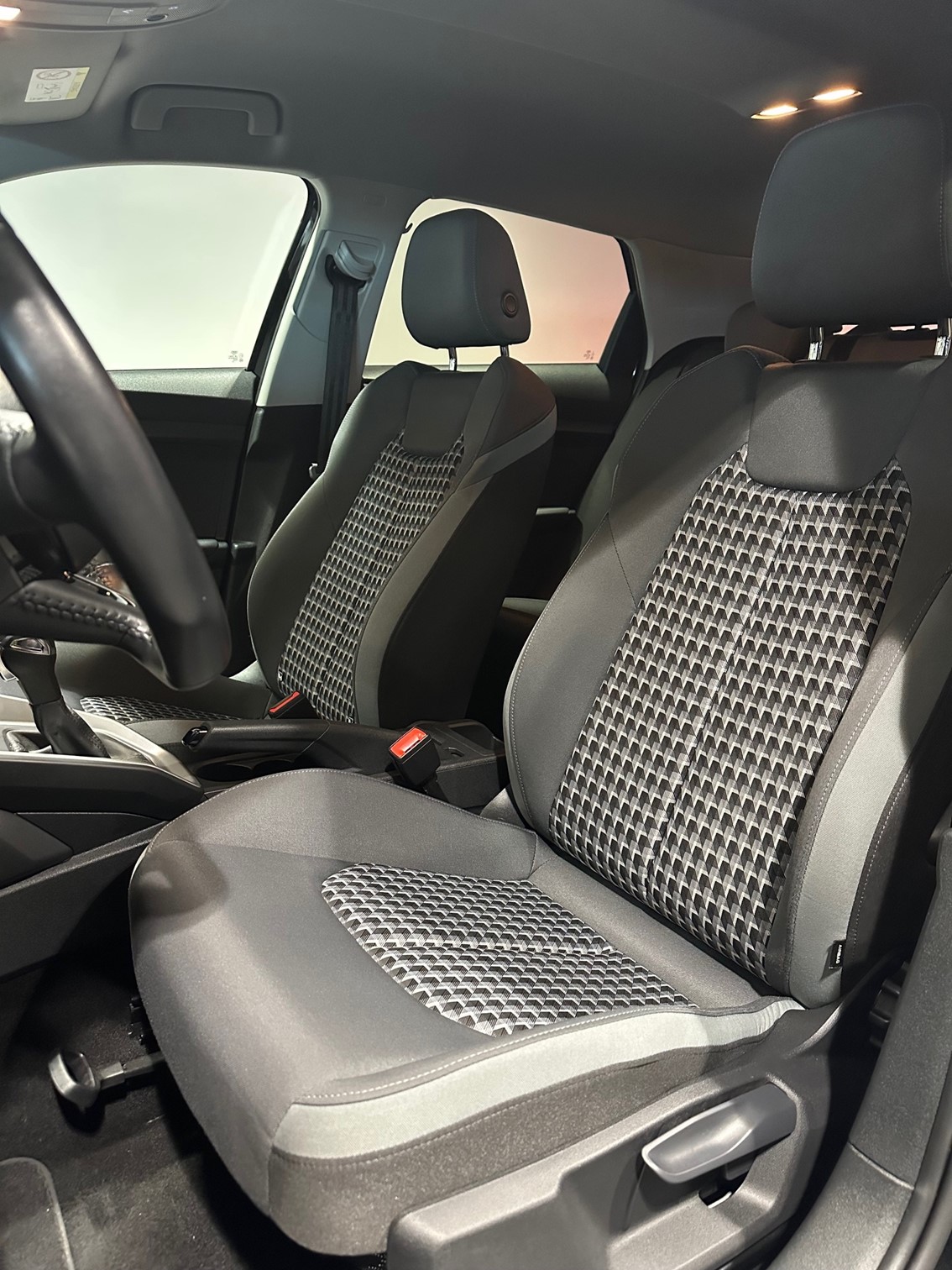 AUDI A1 Sportback 40 TFSI S Line S-tronic-image-3