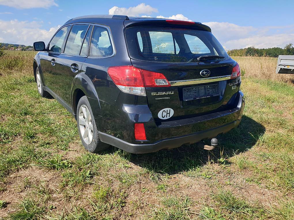 SUBARU OUTBACK-image-2