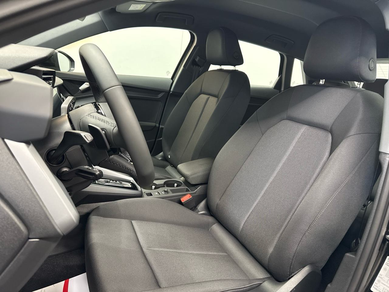 AUDI A3 Sportback 35 TFSI Attraction S-tronic-image-3