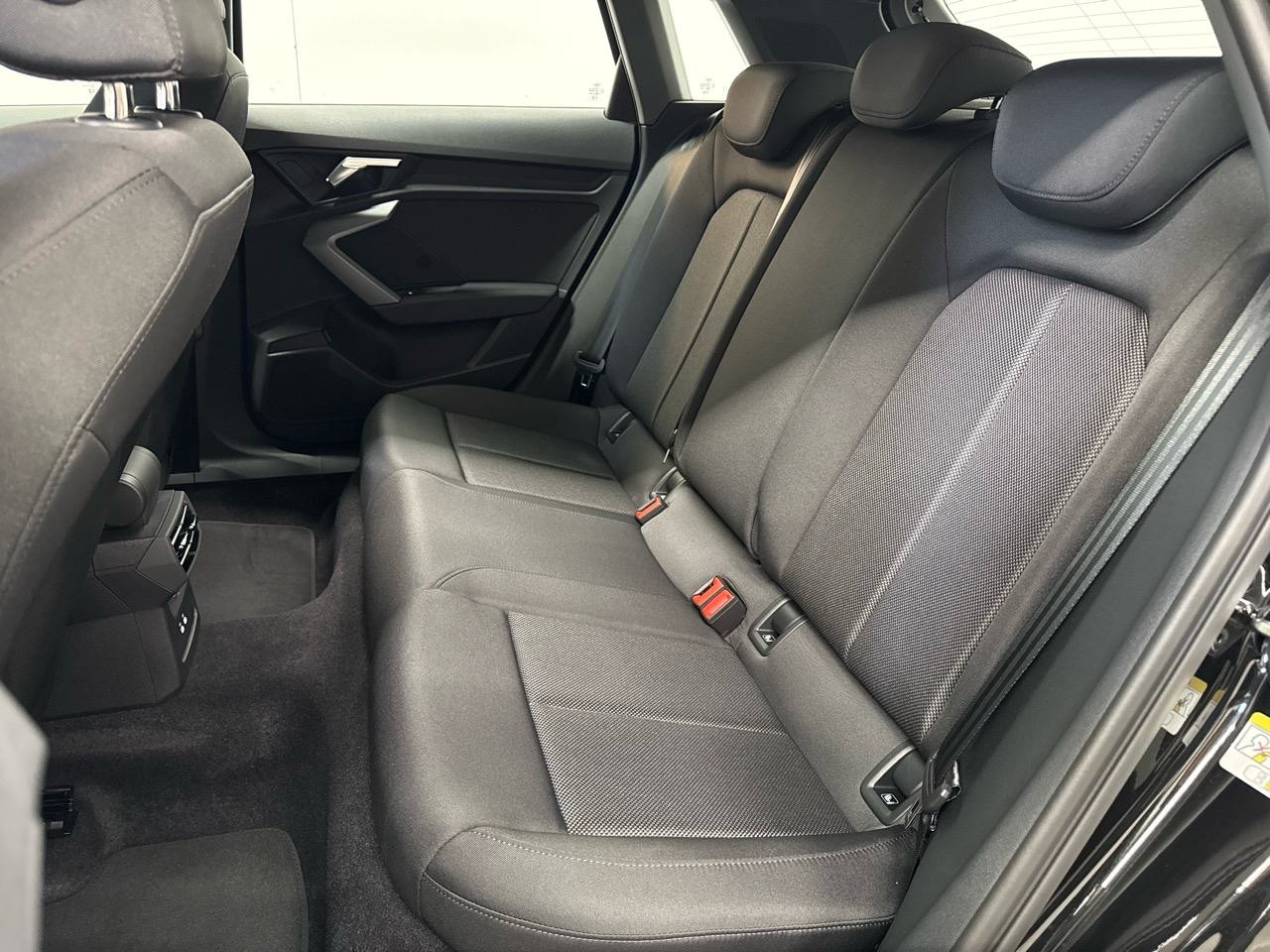 AUDI A3 Sportback 35 TFSI Attraction S-tronic-image-6