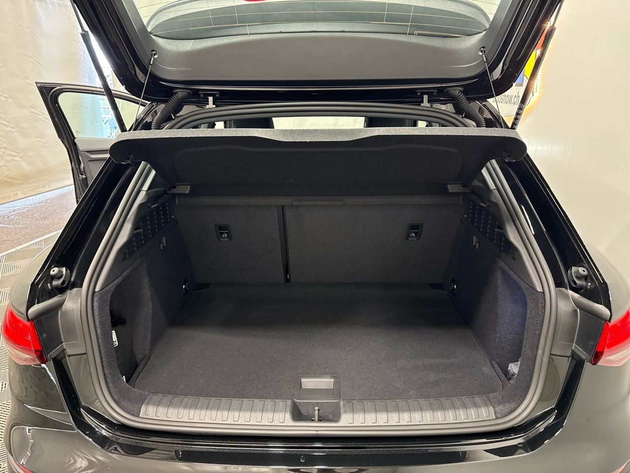 AUDI A3 Sportback 35 TFSI Attraction S-tronic-image-8