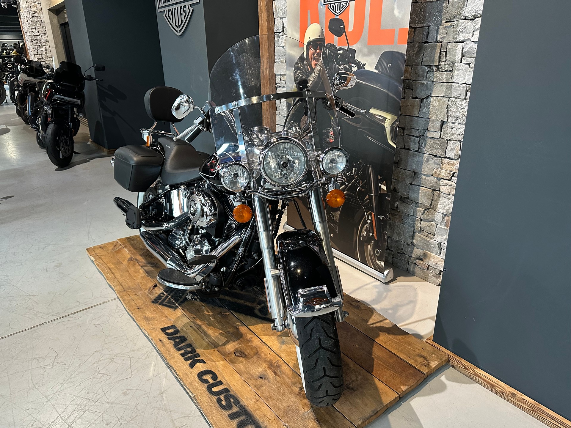 HARLEY-DAVIDSON FLSTC Softail Heritage Classic ABS-showroom-element-1