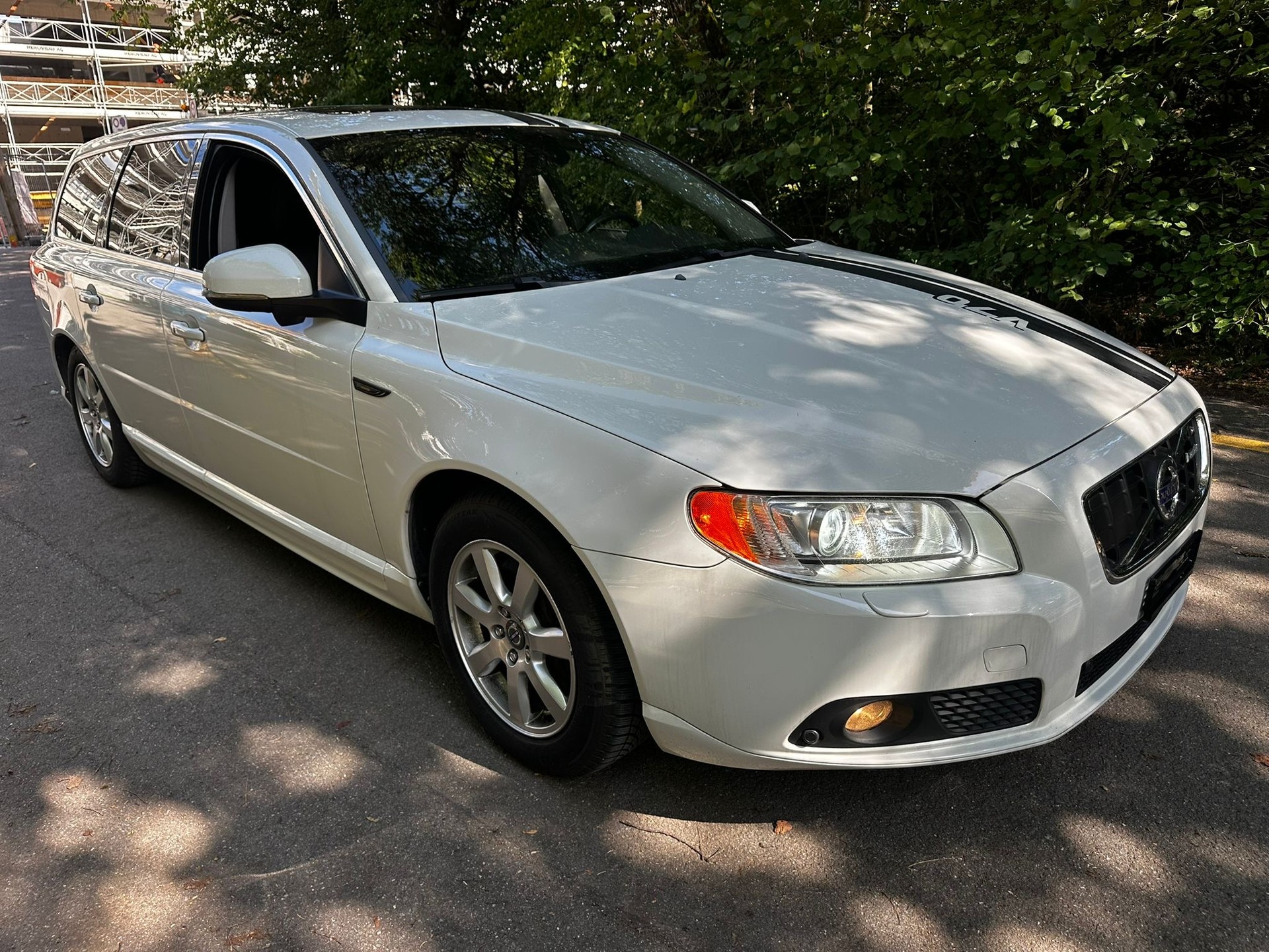 VOLVO V70 D5 AWD R-Design Geartronic-image-2