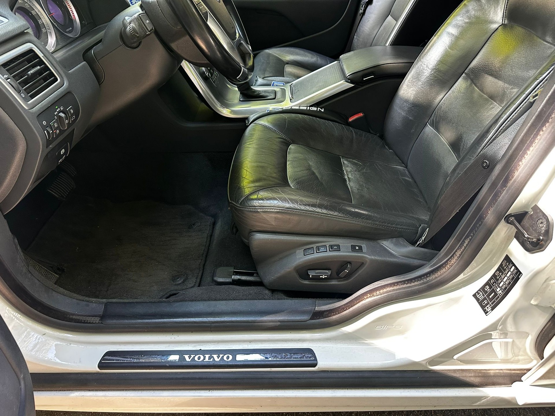 VOLVO V70 D5 AWD R-Design Geartronic-image-7