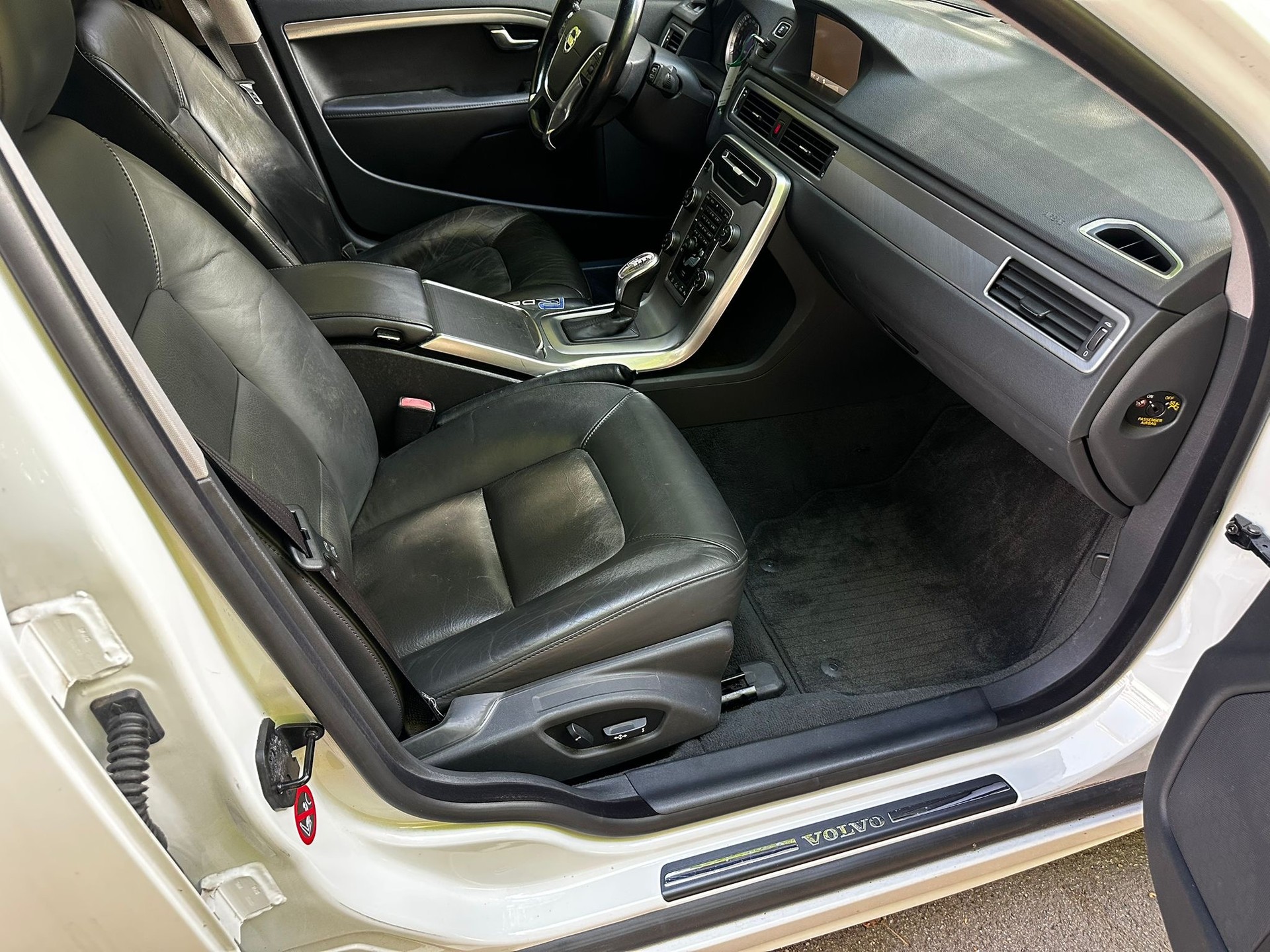VOLVO V70 D5 AWD R-Design Geartronic-image-6