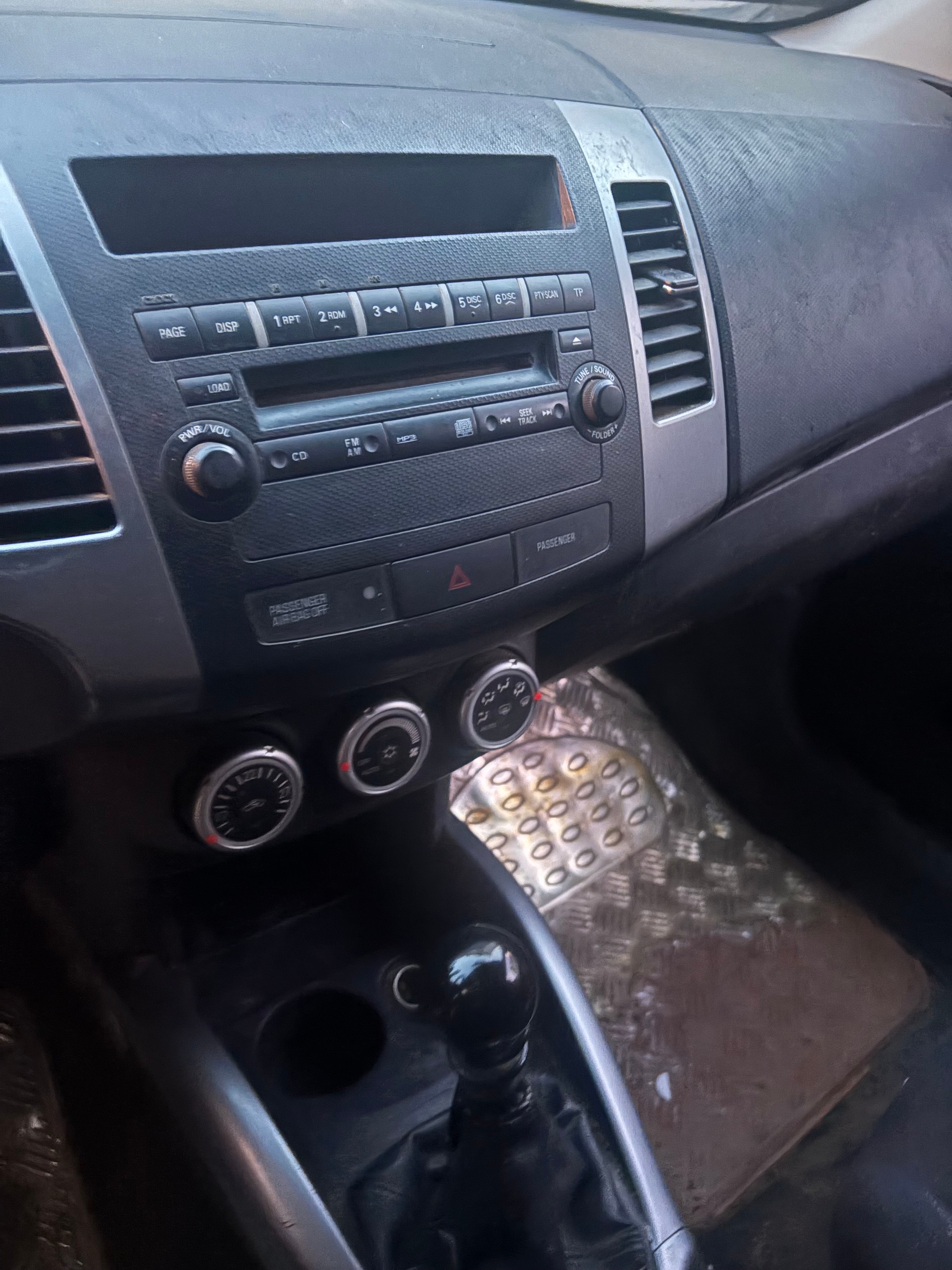 MITSUBISHI Outlander 2.0 DID Intense 4WD-image-3