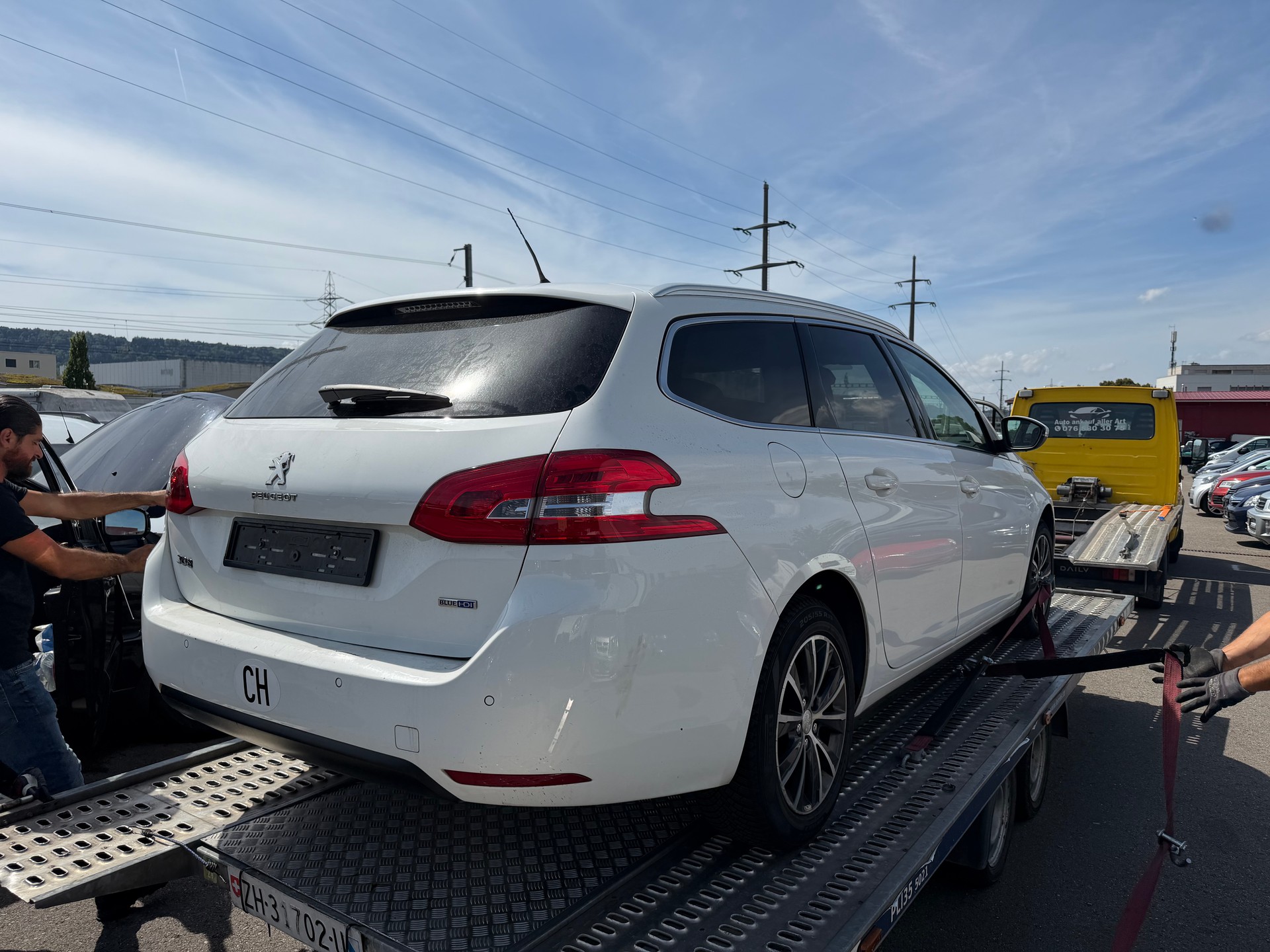 PEUGEOT 308 SW 2.0 BlueHDI Active Automatic-image-3