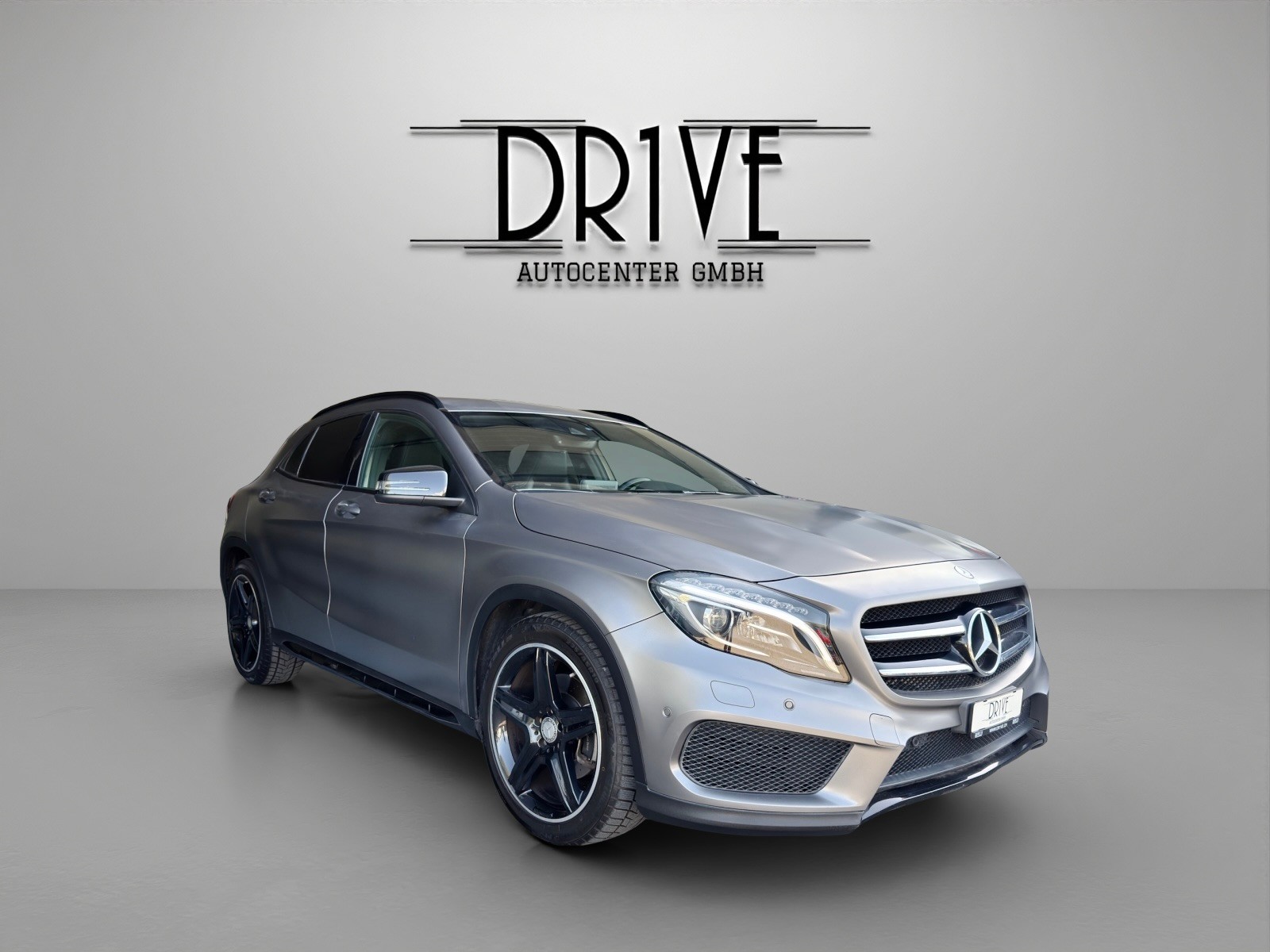 MERCEDES-BENZ GLA 250 AMG Line 4Matic 7G-DCT-image-2