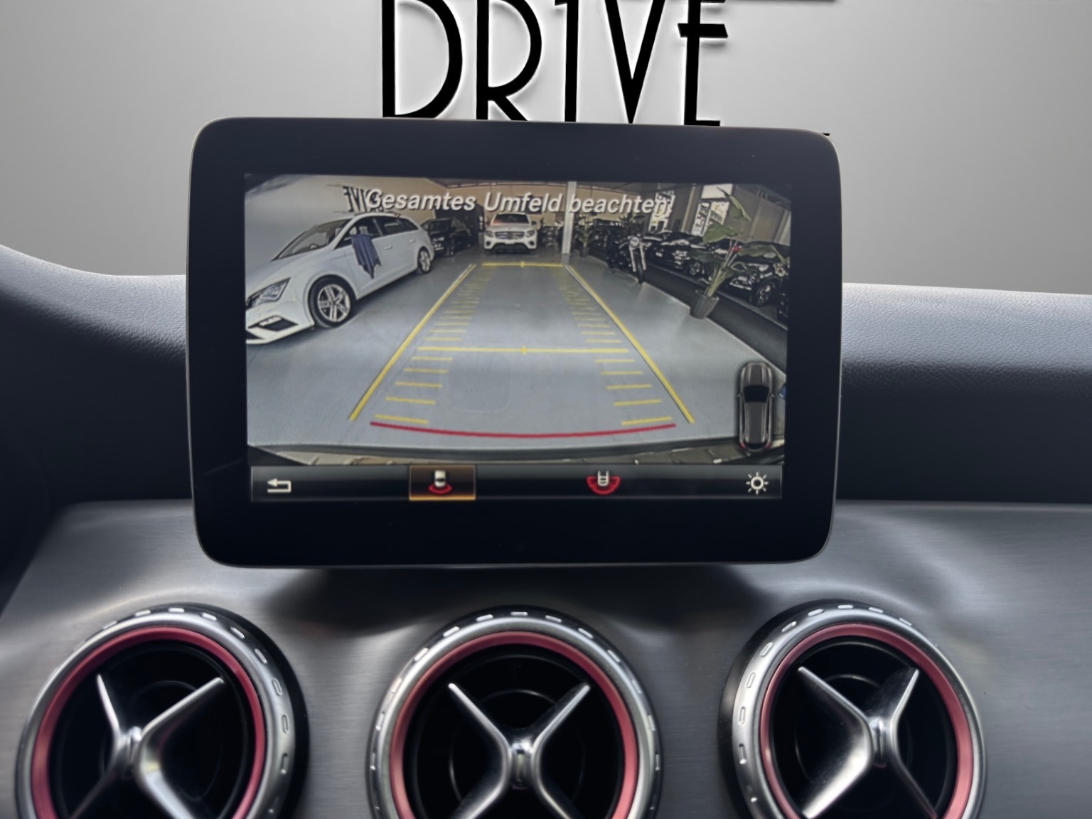 MERCEDES-BENZ GLA 250 AMG Line 4Matic 7G-DCT-image-13