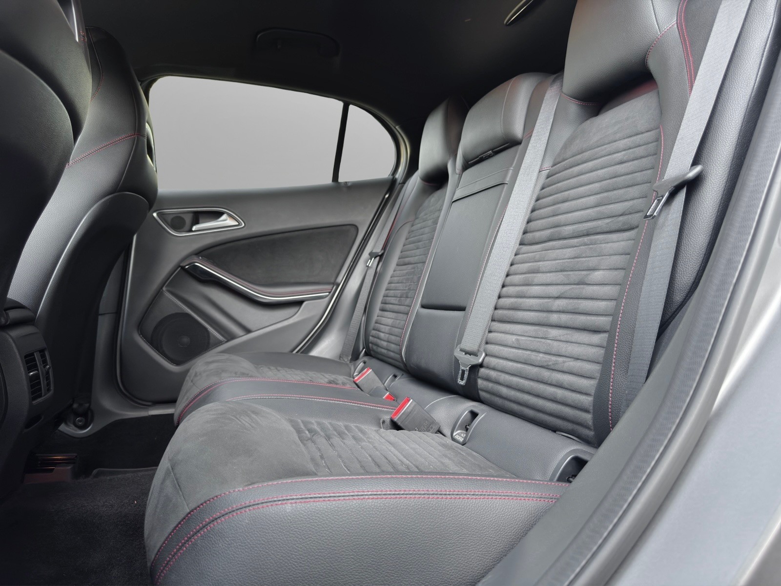 MERCEDES-BENZ GLA 250 AMG Line 4Matic 7G-DCT-image-10