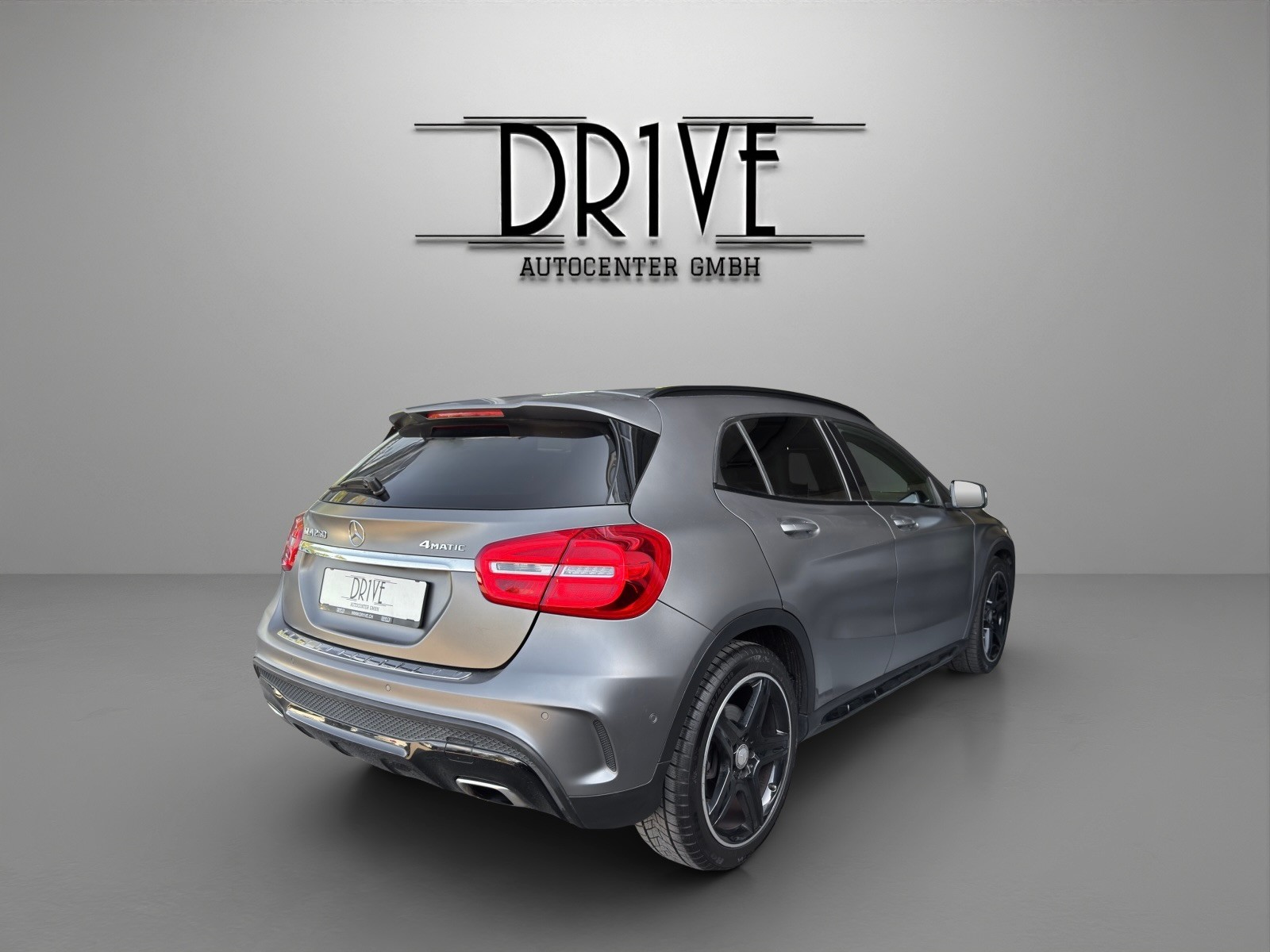 MERCEDES-BENZ GLA 250 AMG Line 4Matic 7G-DCT-image-4