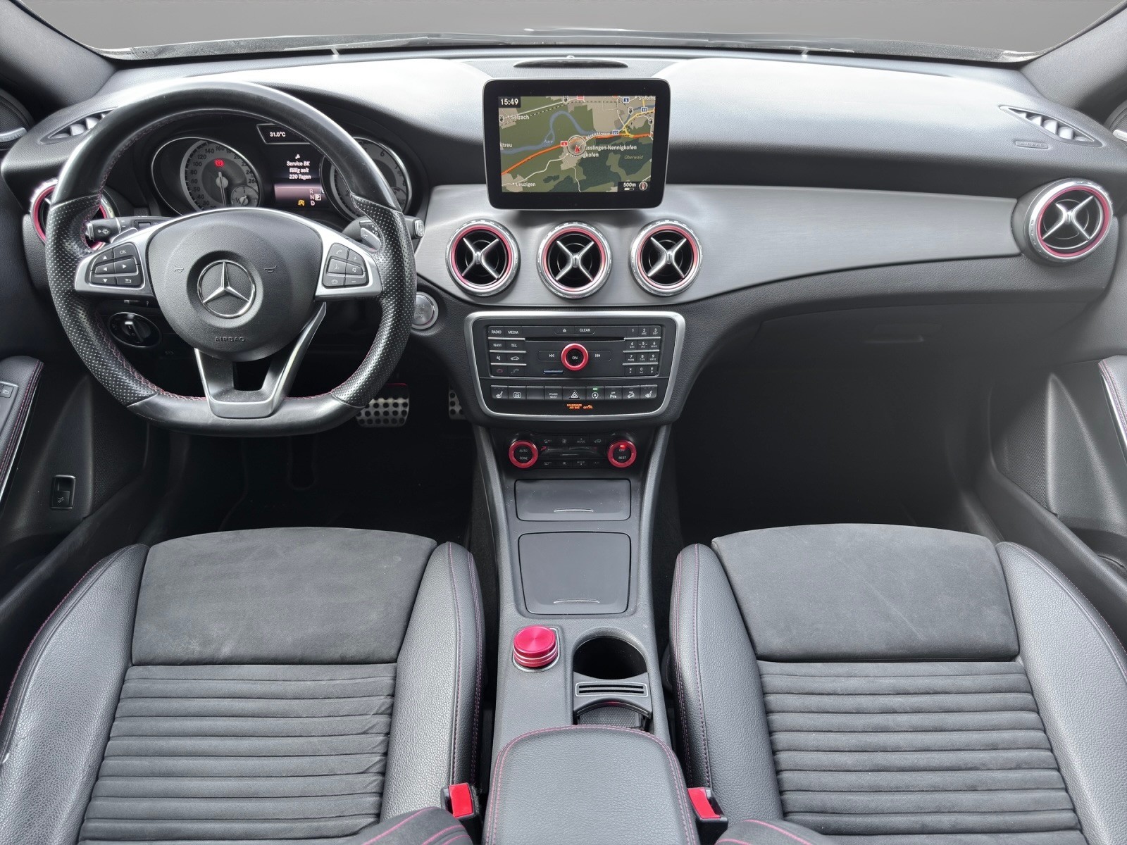 MERCEDES-BENZ GLA 250 AMG Line 4Matic 7G-DCT-image-8
