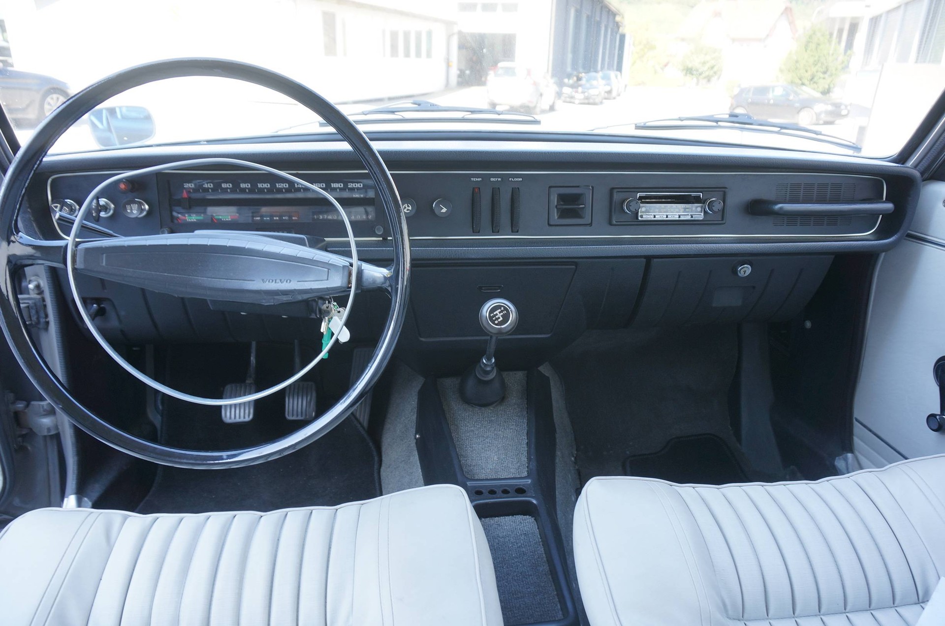 VOLVO 144S-image-9