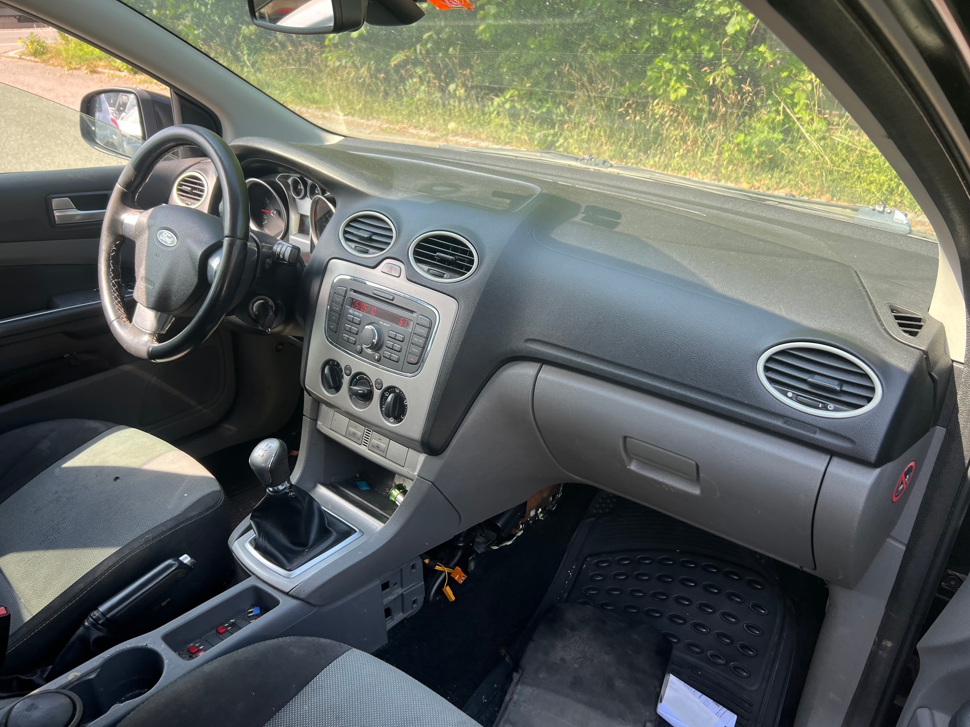 FORD Focus 1.8i Titanium-image-10