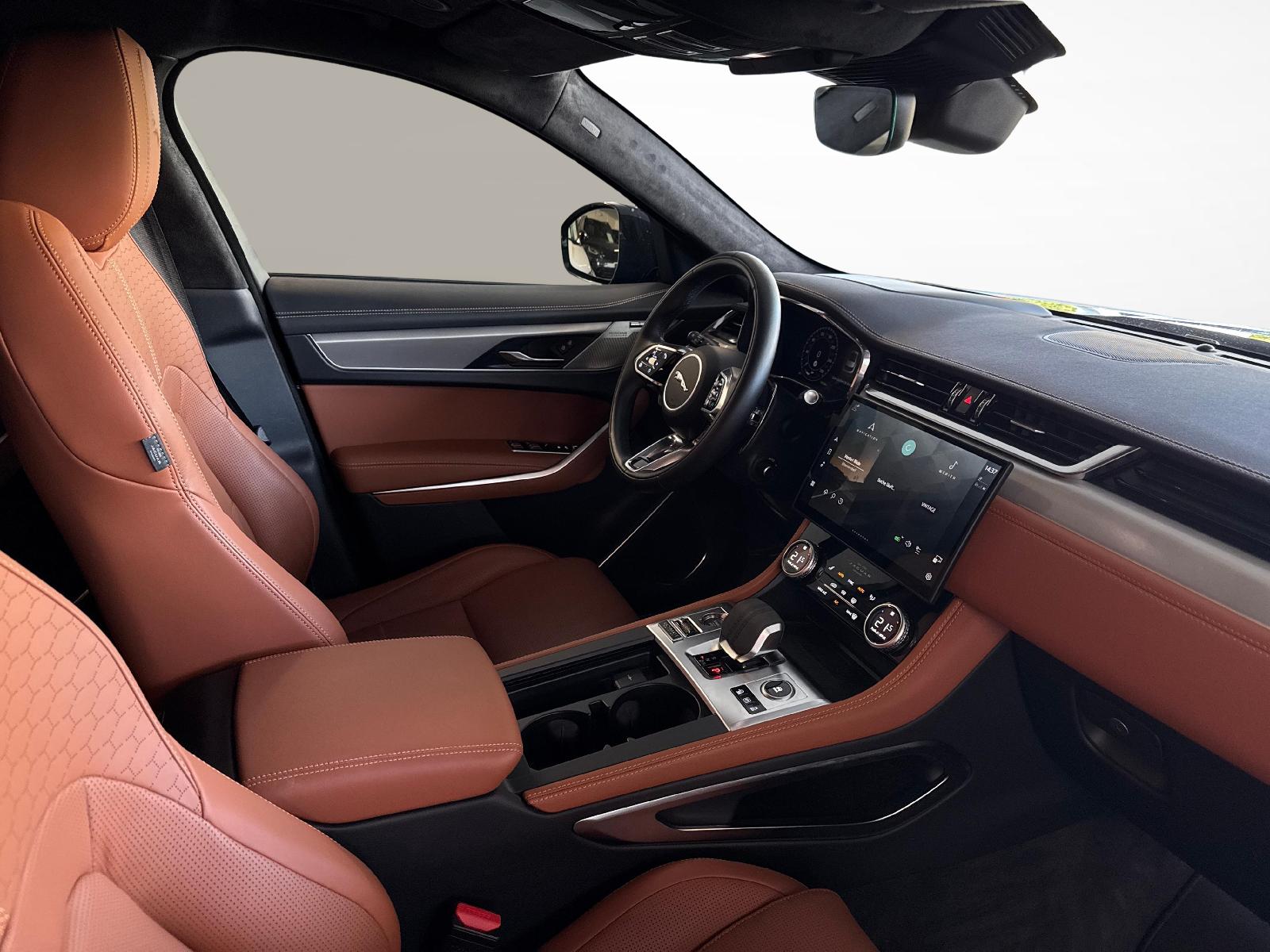 JAGUAR F-Pace 2.0 P400e R-Dynamic SE 90th Anniversary Ed. AWD mit Panoramadach-image-13