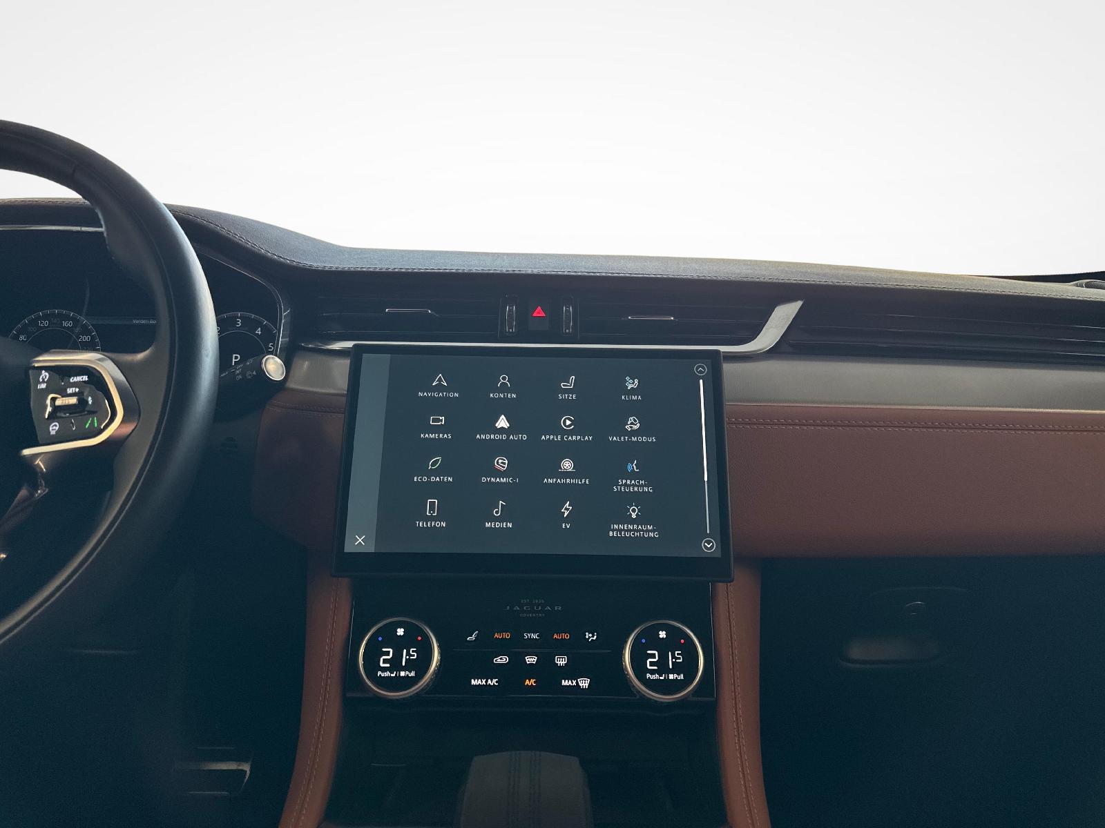 JAGUAR F-Pace 2.0 P400e R-Dynamic SE 90th Anniversary Ed. AWD mit Panoramadach-image-12