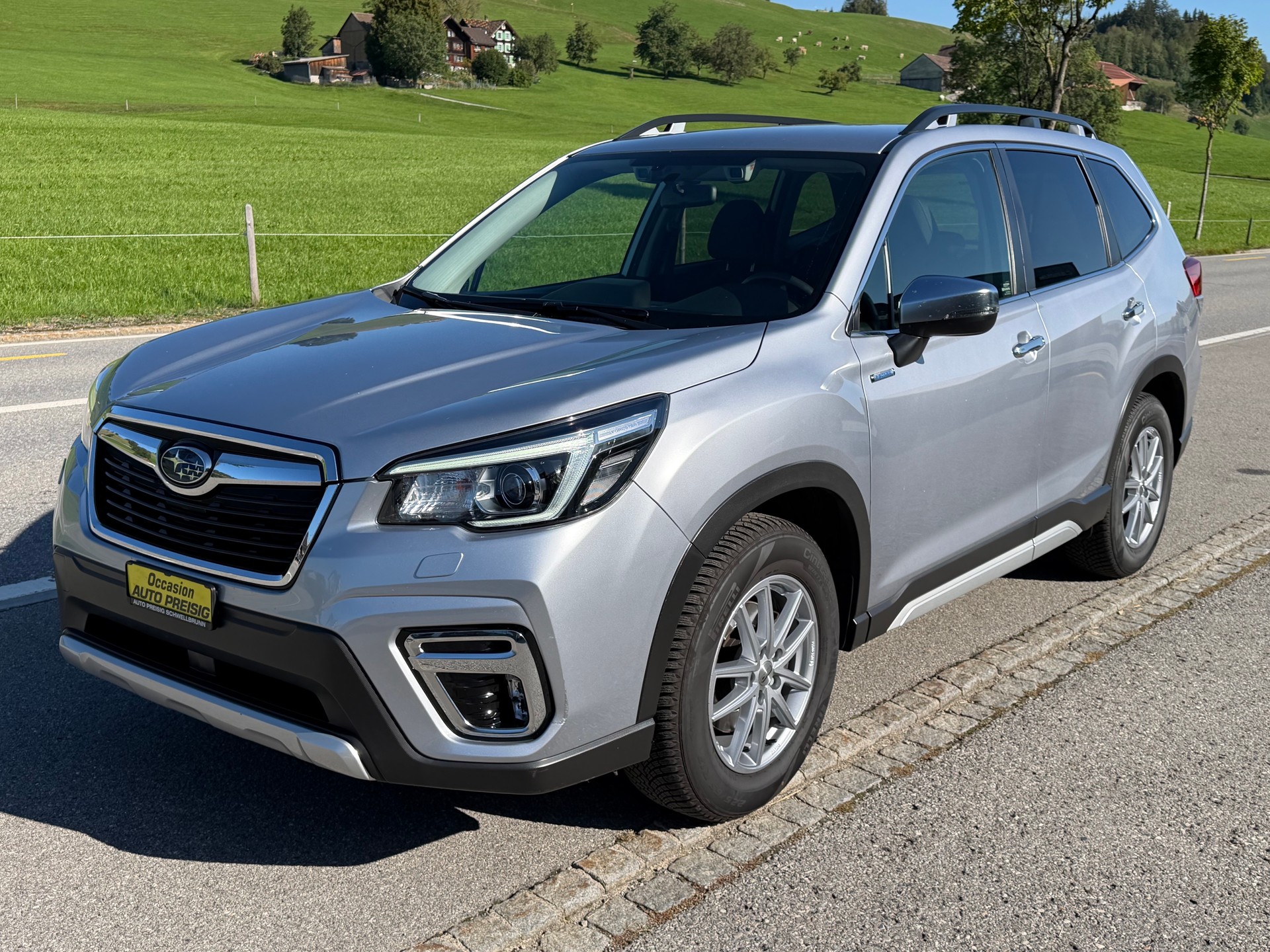 SUBARU Forester 2.0i e-Boxer Swiss Plus Lineartronic-image-1