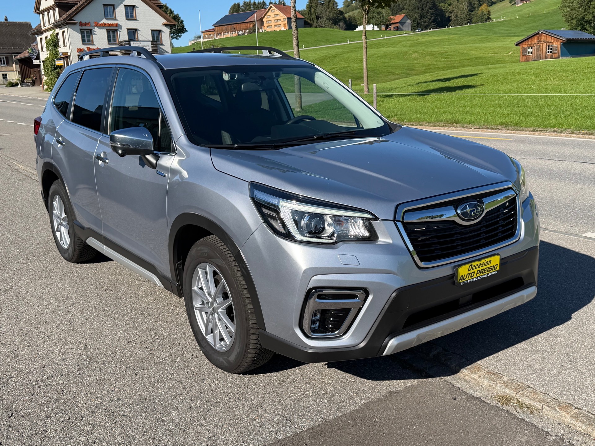 SUBARU Forester 2.0i e-Boxer Swiss Plus Lineartronic-image-8