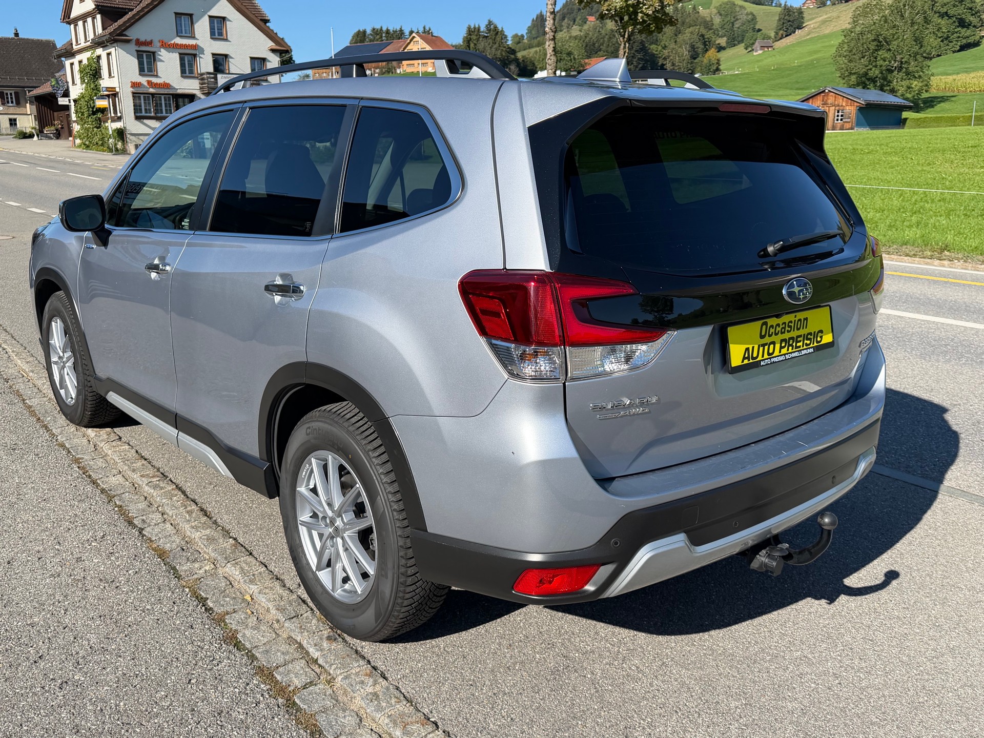SUBARU Forester 2.0i e-Boxer Swiss Plus Lineartronic-image-7