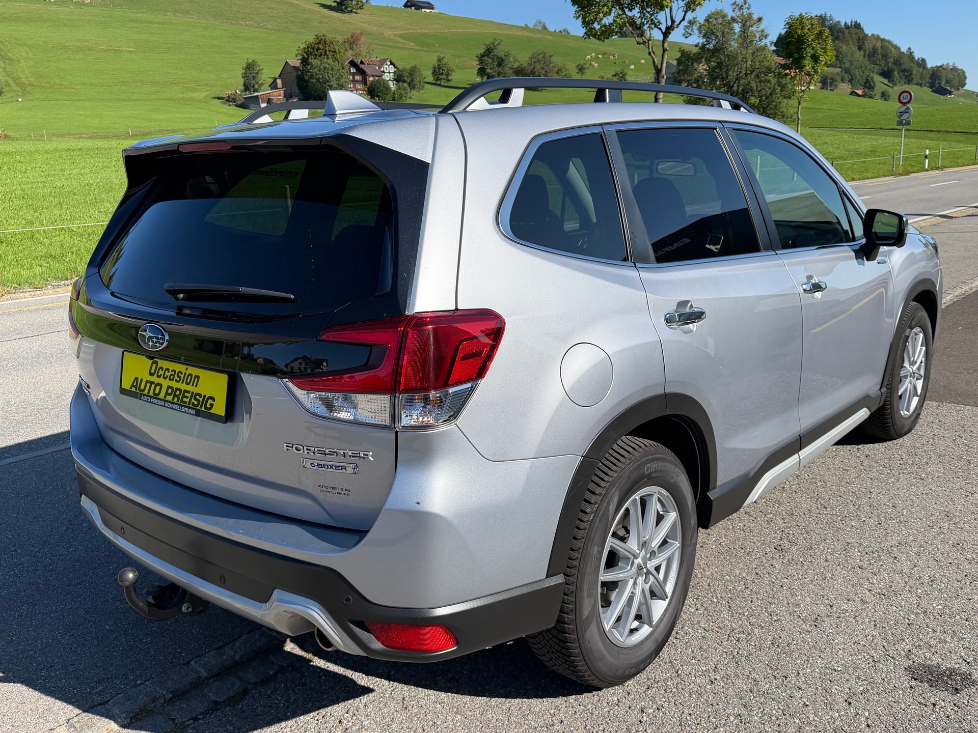 SUBARU Forester 2.0i e-Boxer Swiss Plus Lineartronic-image-10