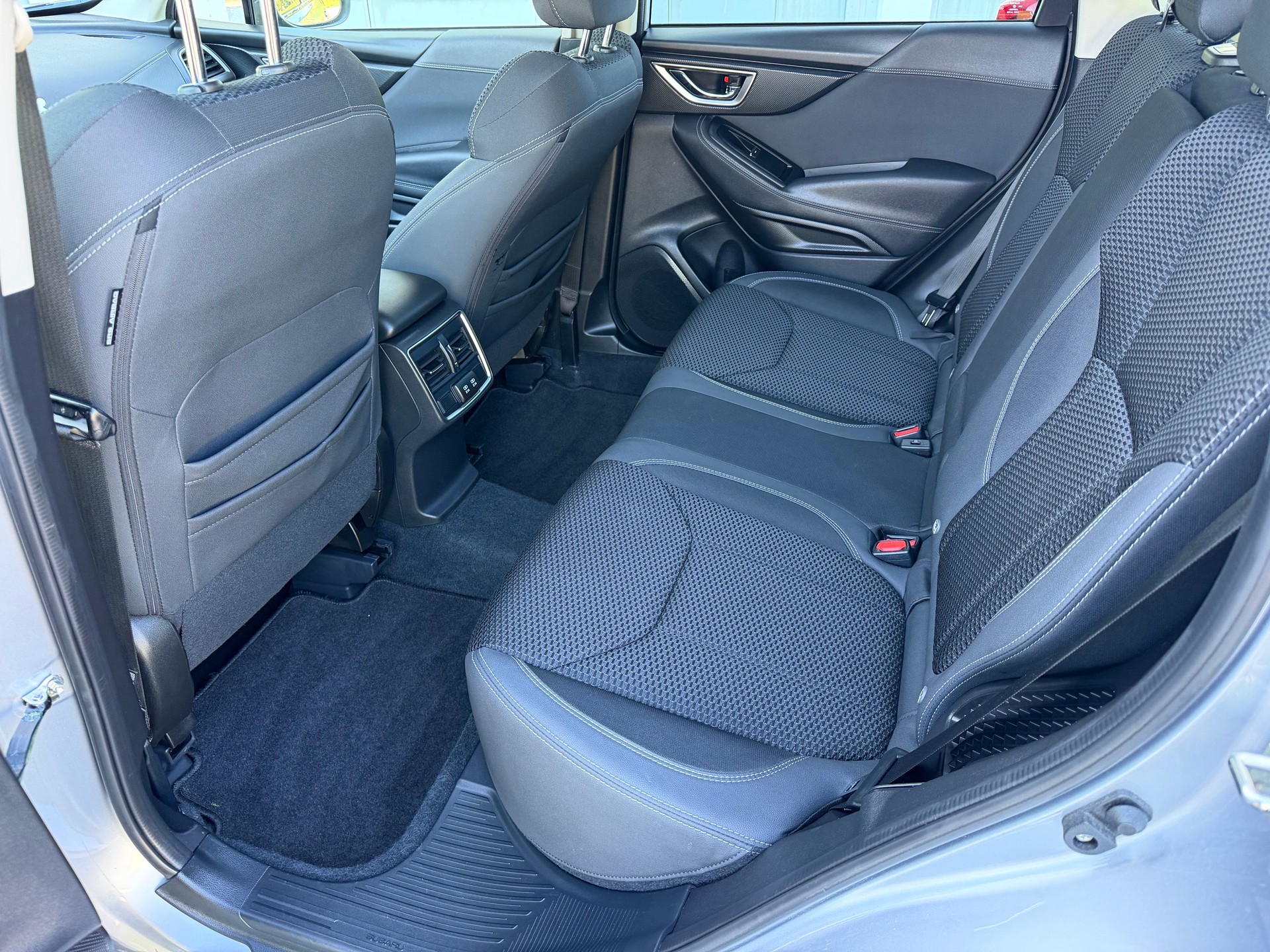 SUBARU Forester 2.0i e-Boxer Swiss Plus Lineartronic-image-6