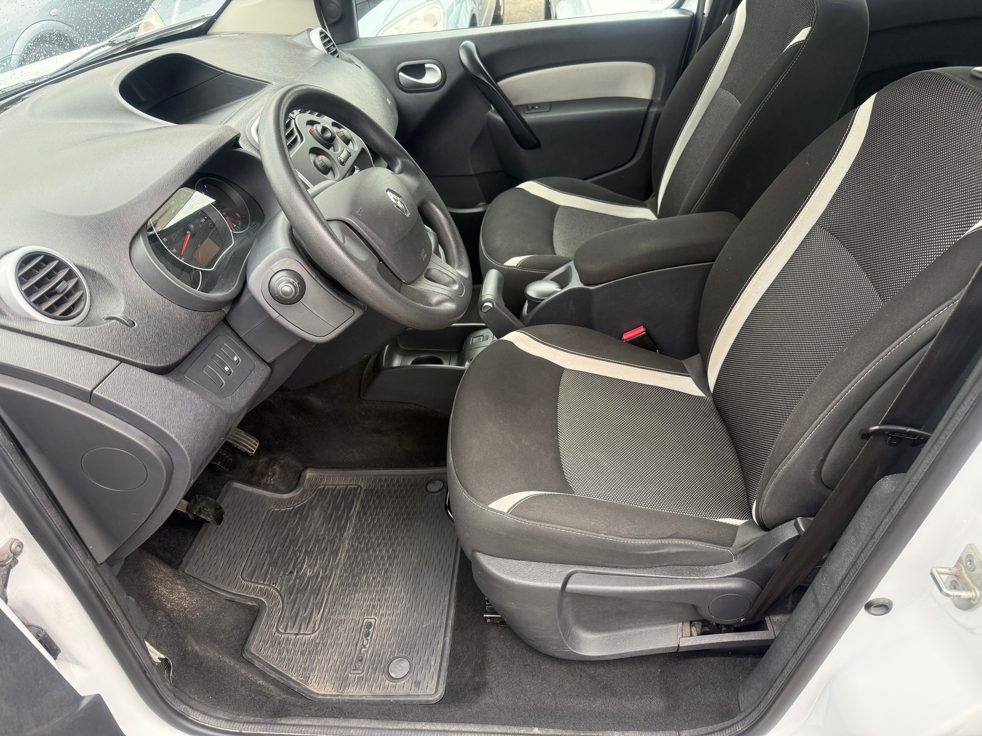 RENAULT Kangoo 1.2 16V Turbo Limited-image-9
