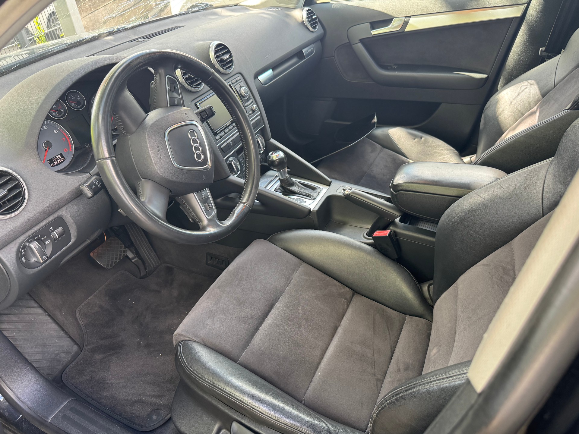 AUDI A3 Sportback 2.0 TFSI Ambition quattro S-tronic-image-8