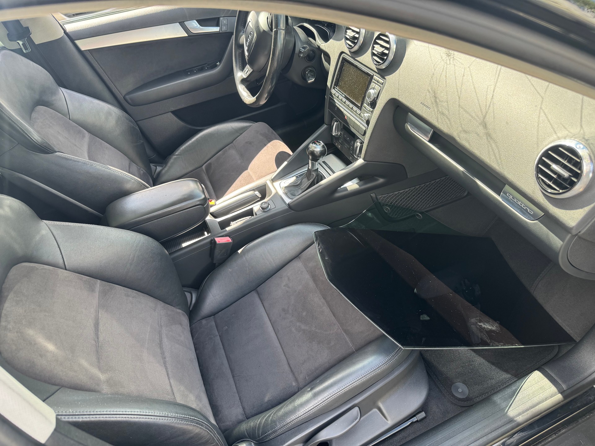 AUDI A3 Sportback 2.0 TFSI Ambition quattro S-tronic-image-4