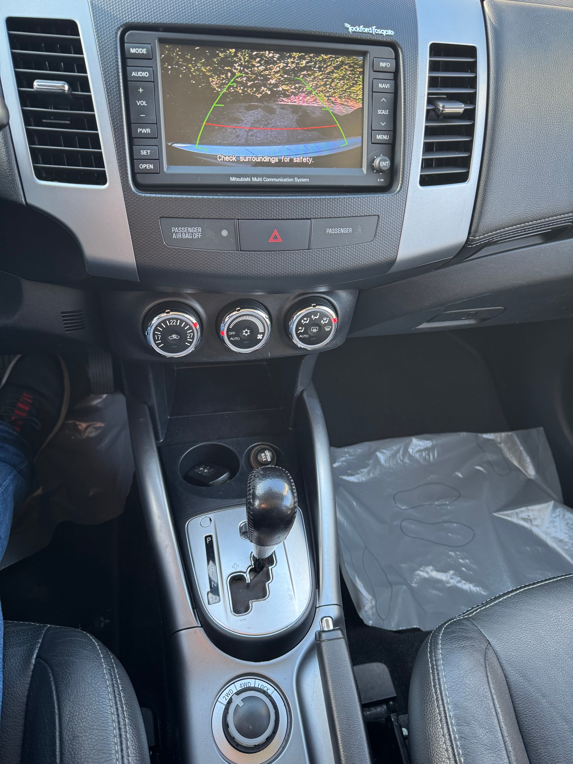MITSUBISHI Outlander 2.4 Navigator 4WD CVT-image-9