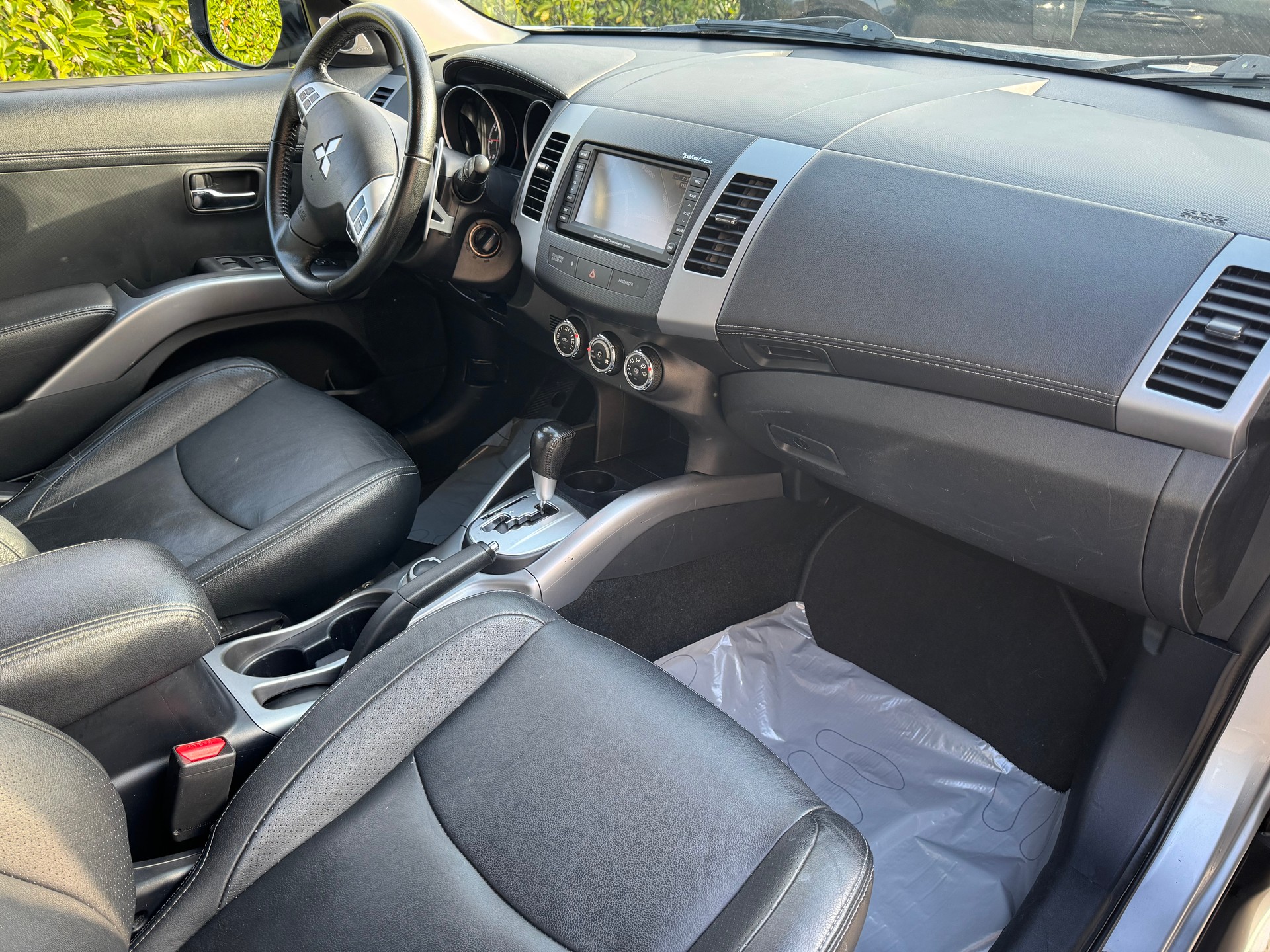 MITSUBISHI Outlander 2.4 Navigator 4WD CVT-image-6