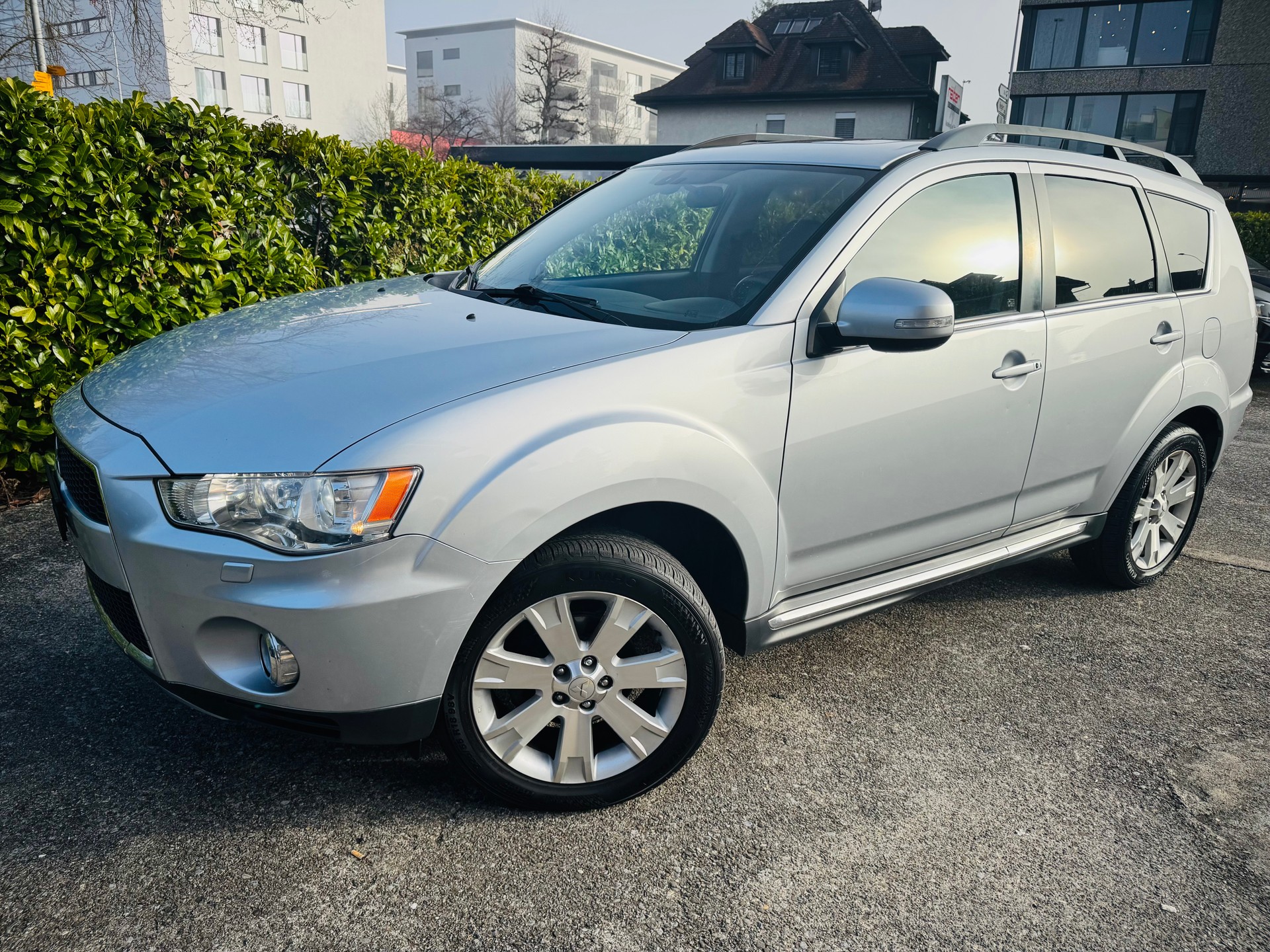 MITSUBISHI Outlander 2.4 Navigator 4WD CVT-image-1