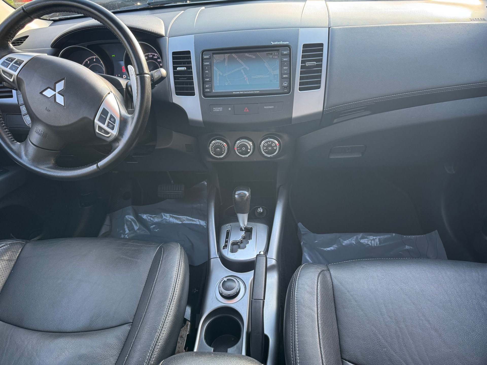 MITSUBISHI Outlander 2.4 Navigator 4WD CVT-image-4