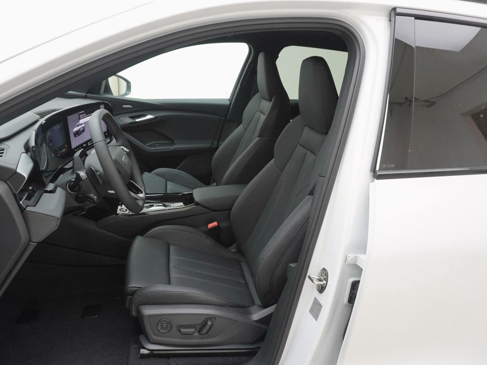 AUDI SQ6 e-tron quattro S line-image-9