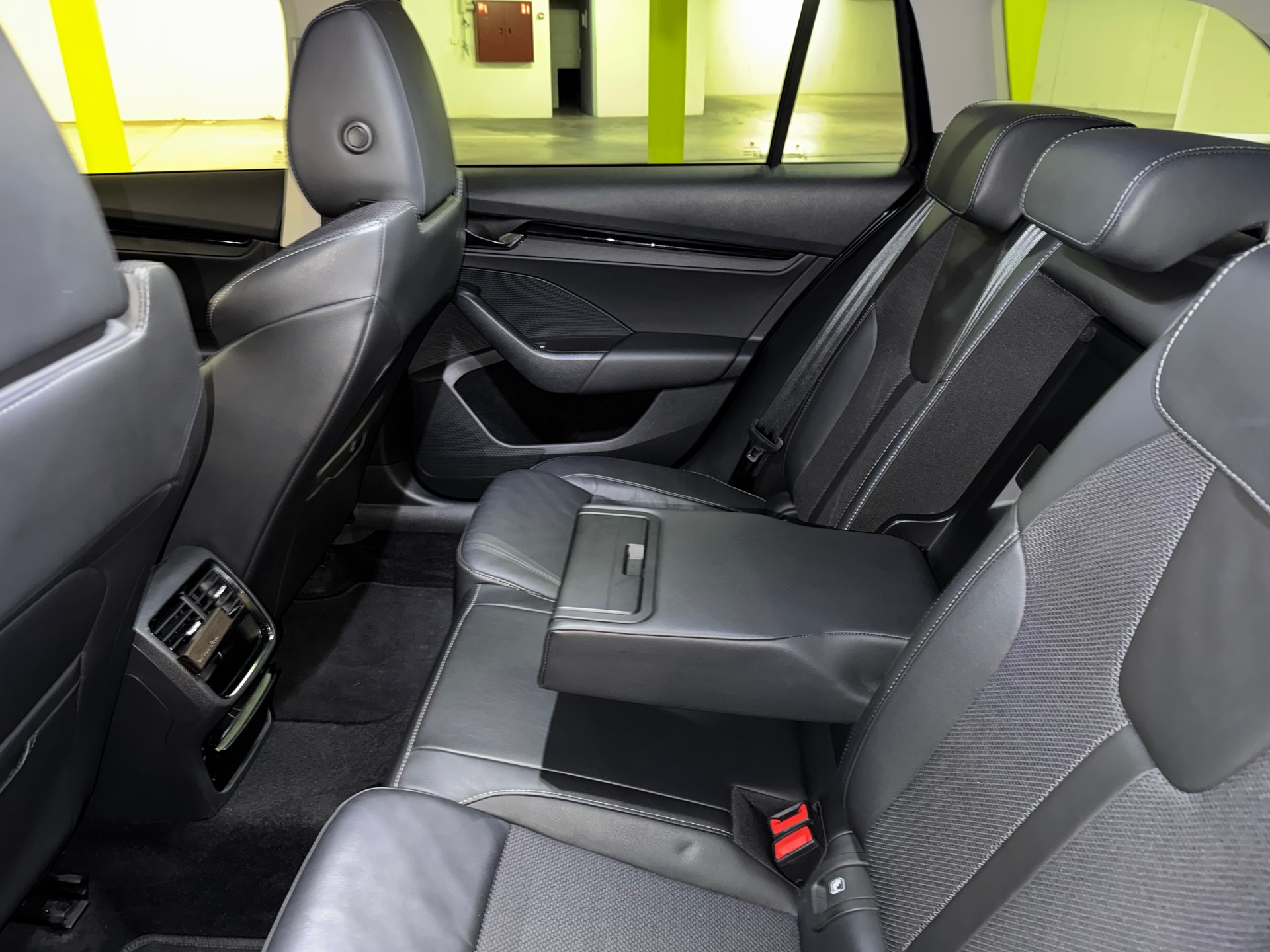 SKODA 2.0 TDI Ambition 4x4 DSG-image-5