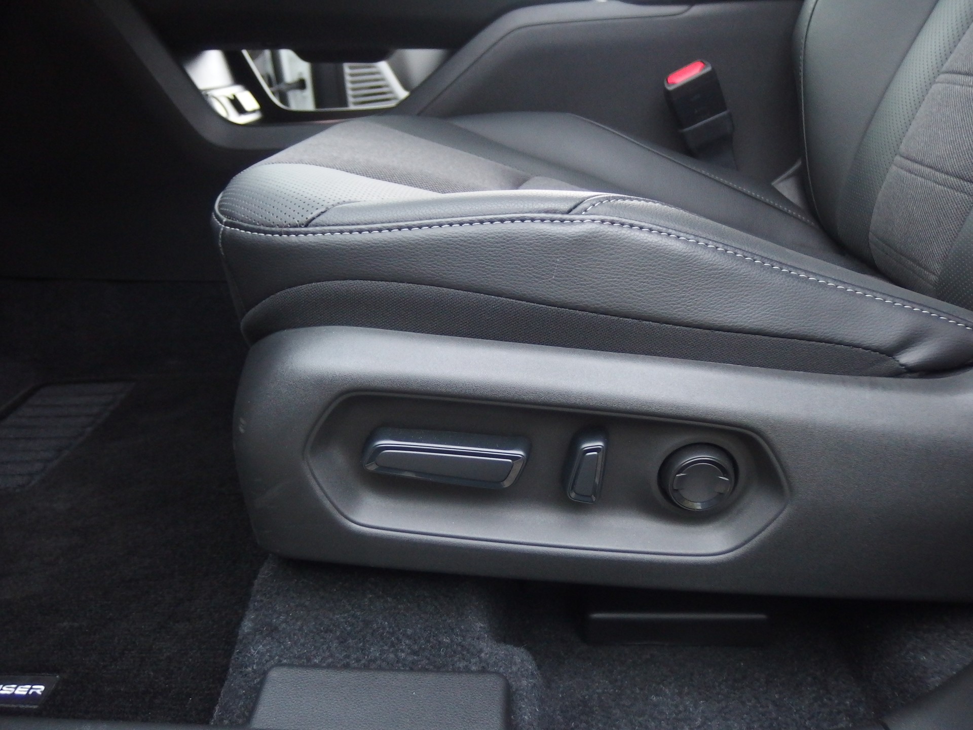 TOYOTA Urban Cruiser 61 kWh Premium-image-13