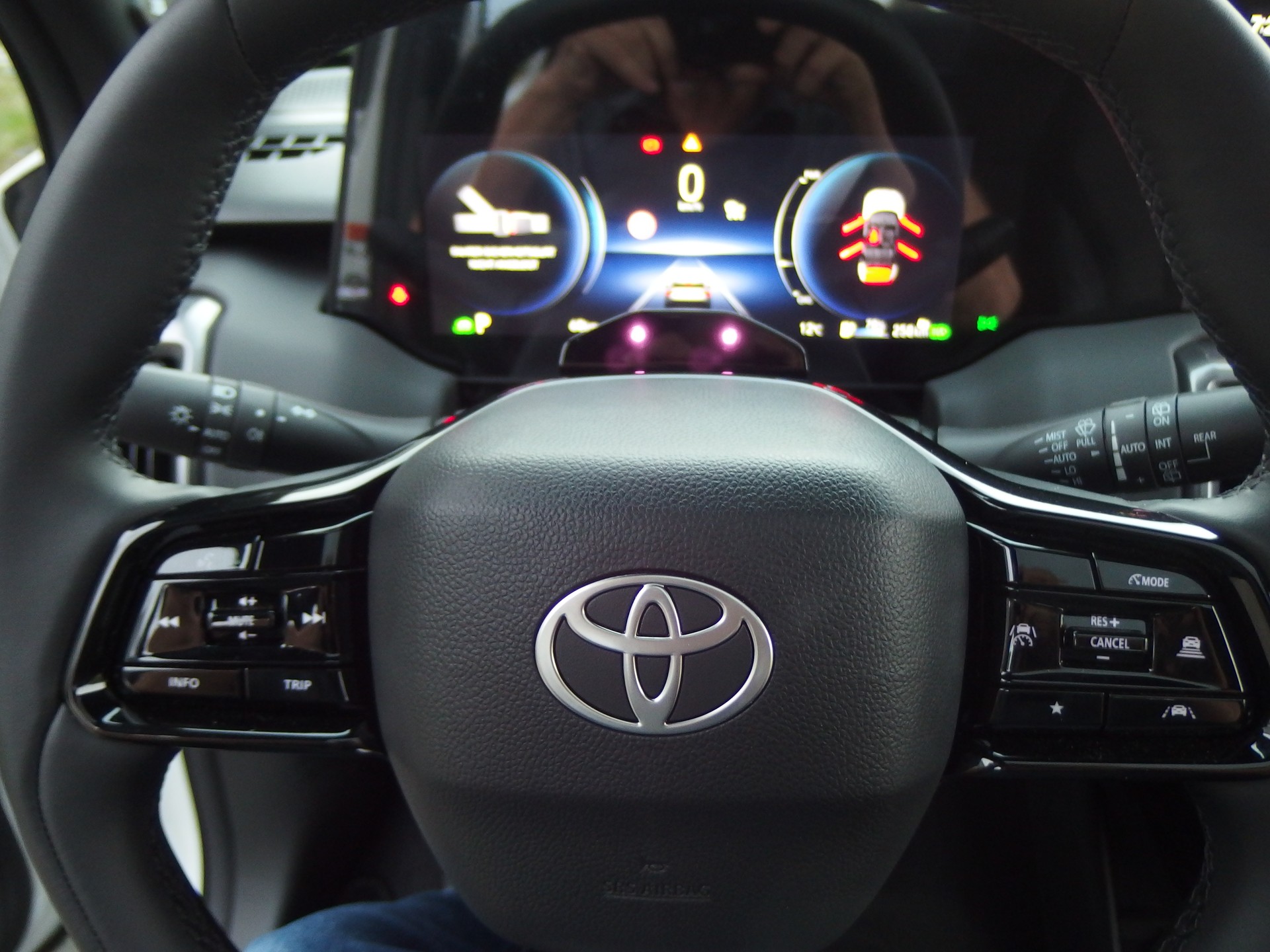 TOYOTA Urban Cruiser 61 kWh Premium-image-9