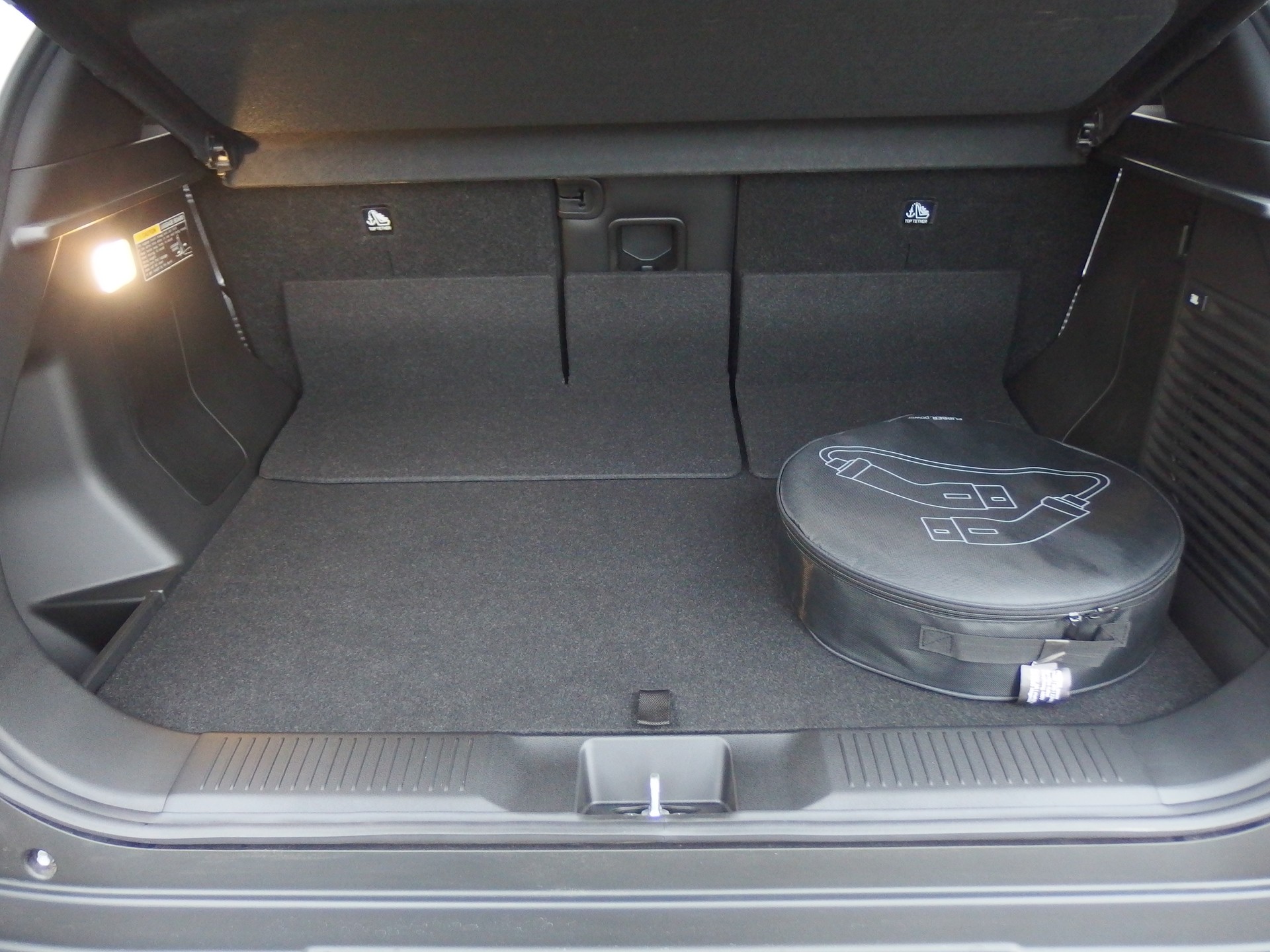 TOYOTA Urban Cruiser 61 kWh Premium-image-11