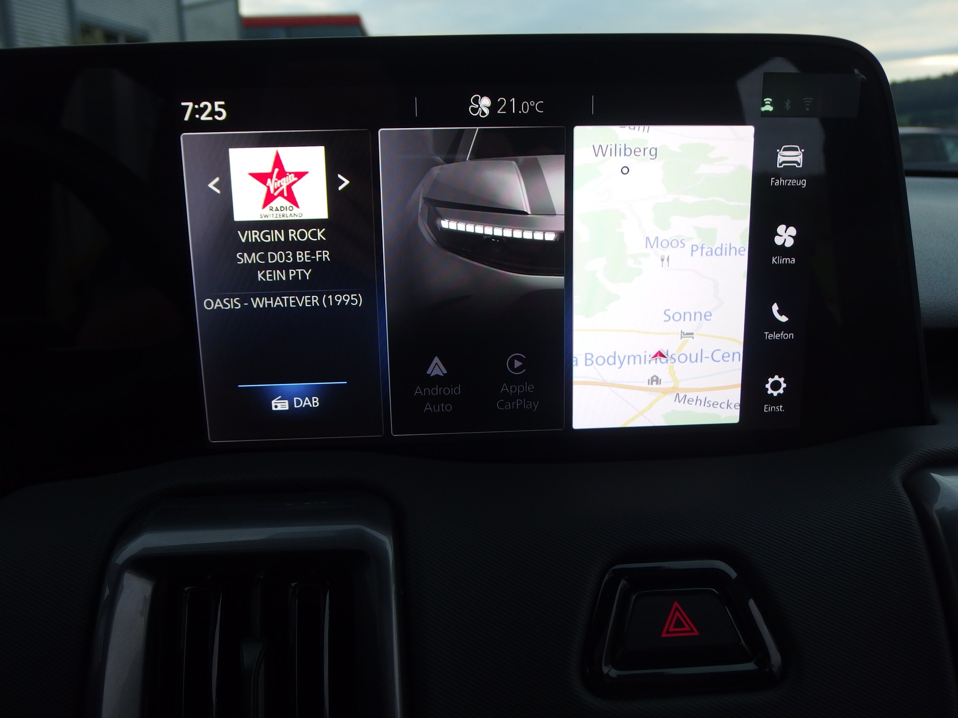 TOYOTA Urban Cruiser 61 kWh Premium-image-10