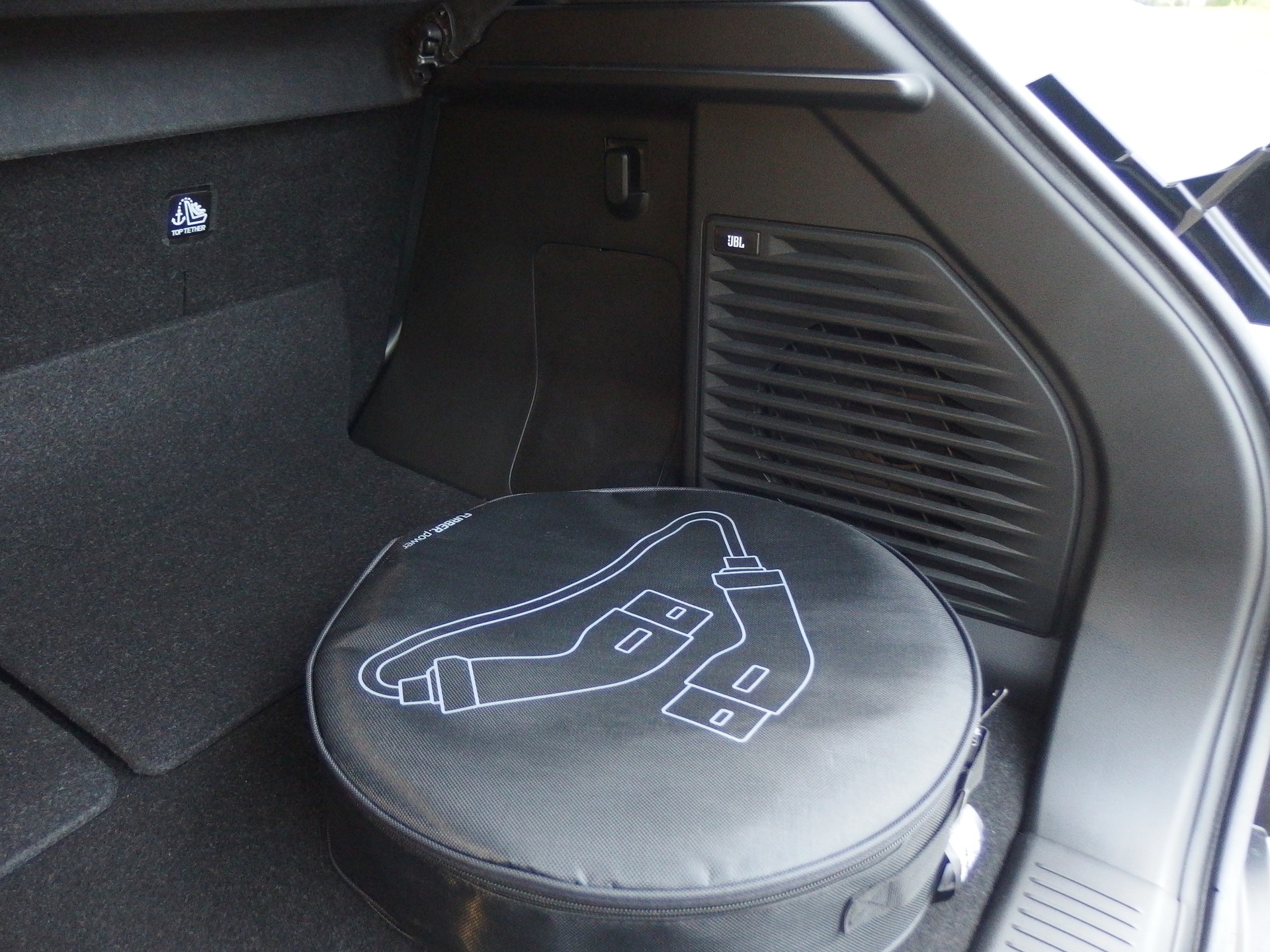 TOYOTA Urban Cruiser 61 kWh Premium-image-12
