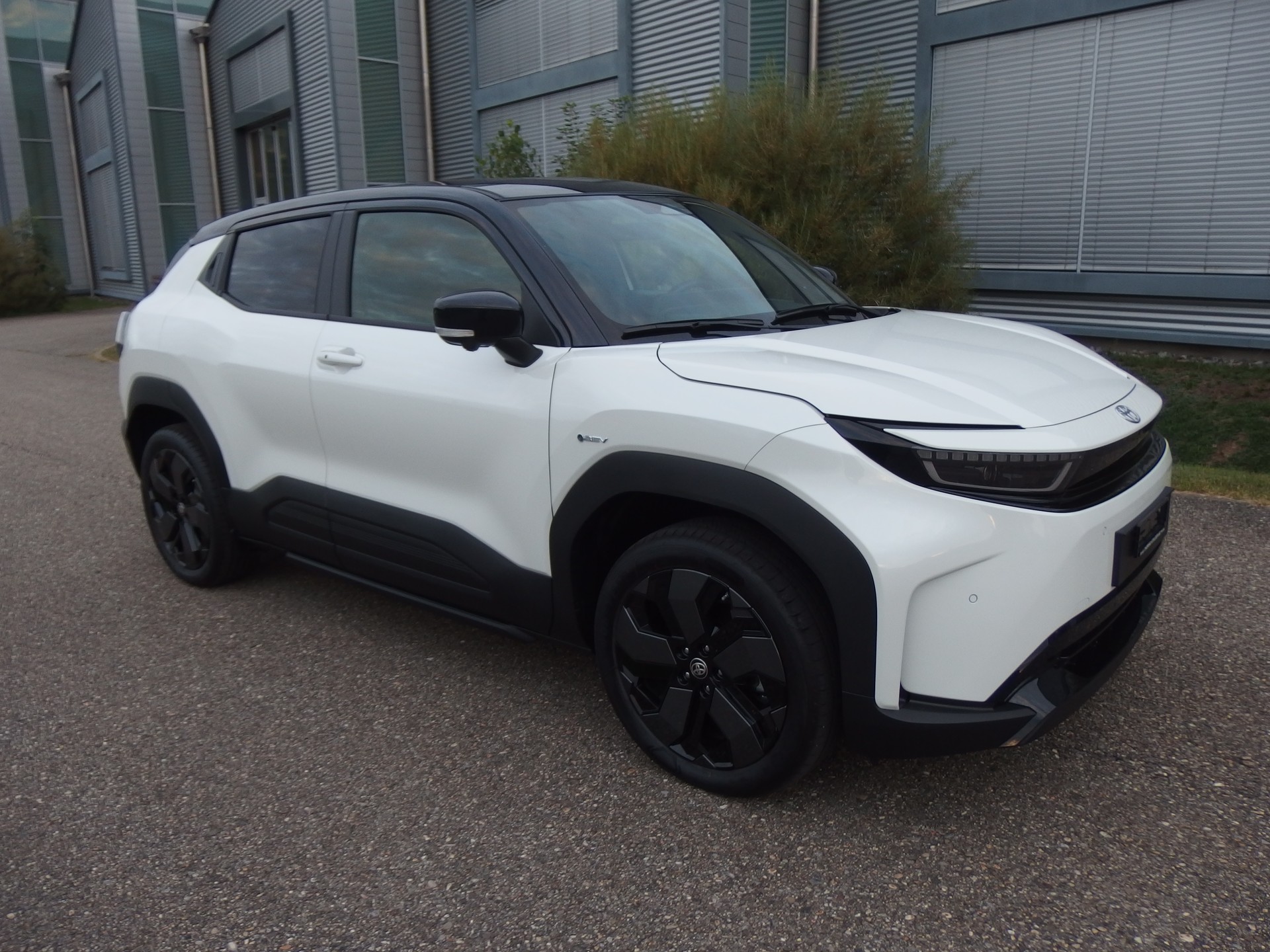 TOYOTA Urban Cruiser 61 kWh Premium-image-0