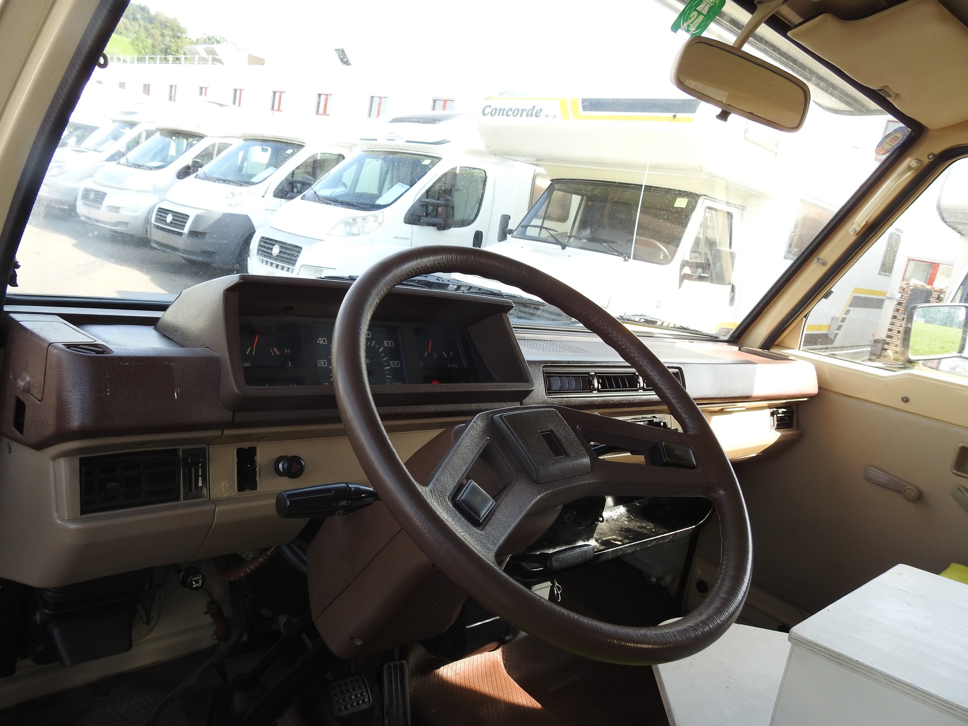 MITSUBISHI L 300-image-10
