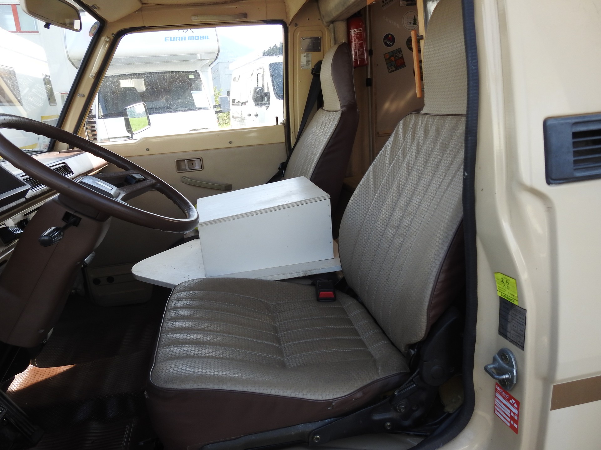 MITSUBISHI L 300-image-11